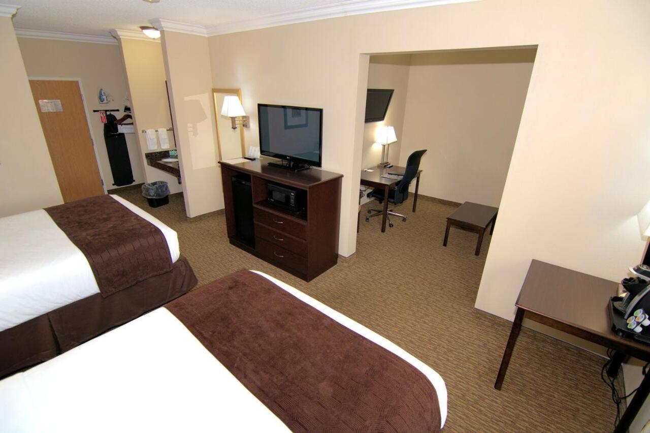 Rock Island Inn & Suites photo 10