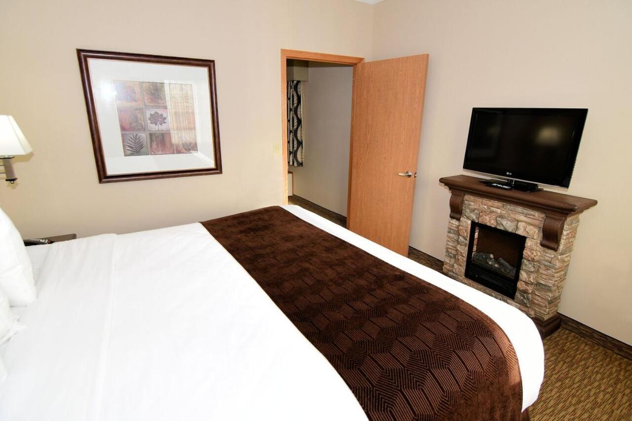 Rock Island Inn & Suites photo 7