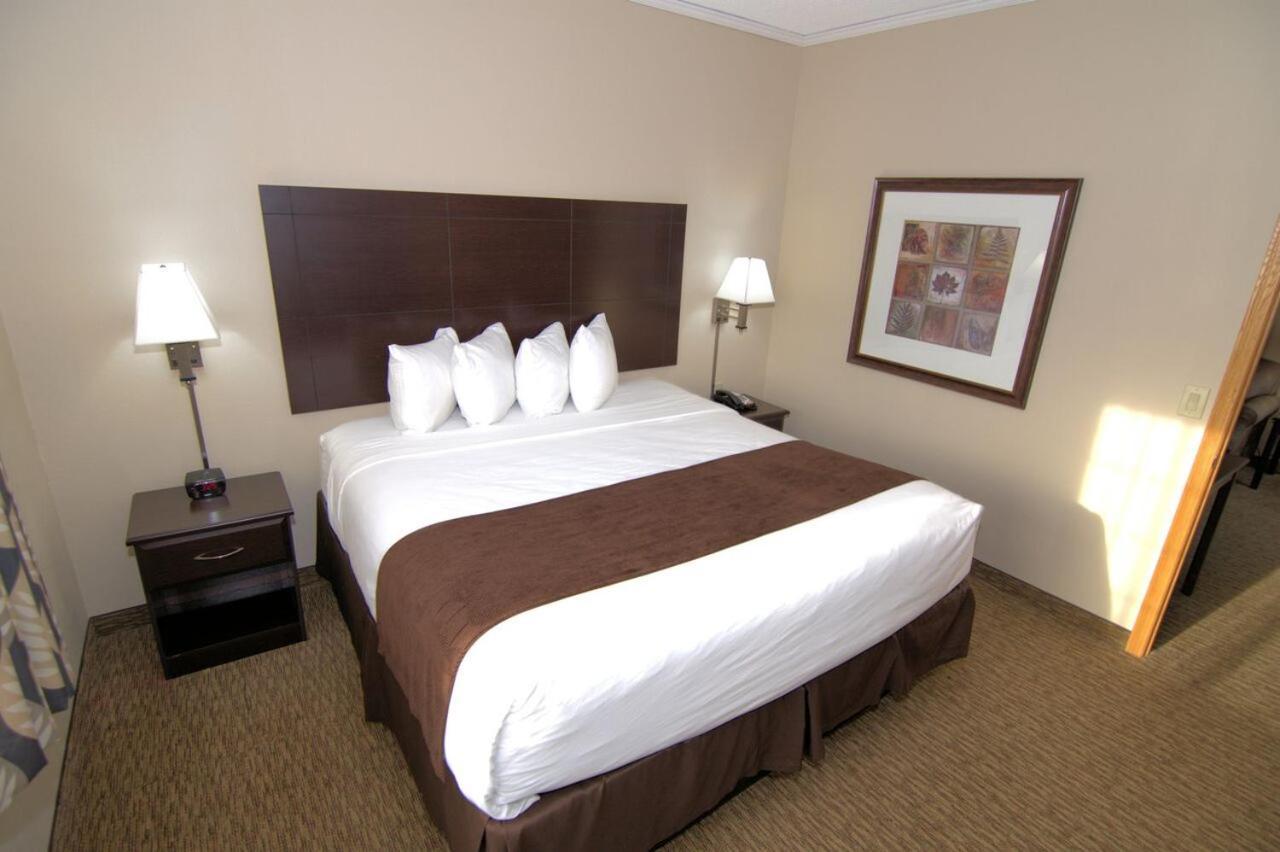 Rock Island Inn & Suites photo 8