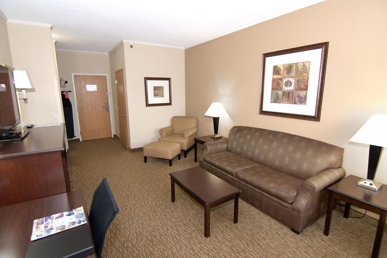 Rock Island Inn & Suites photo 9