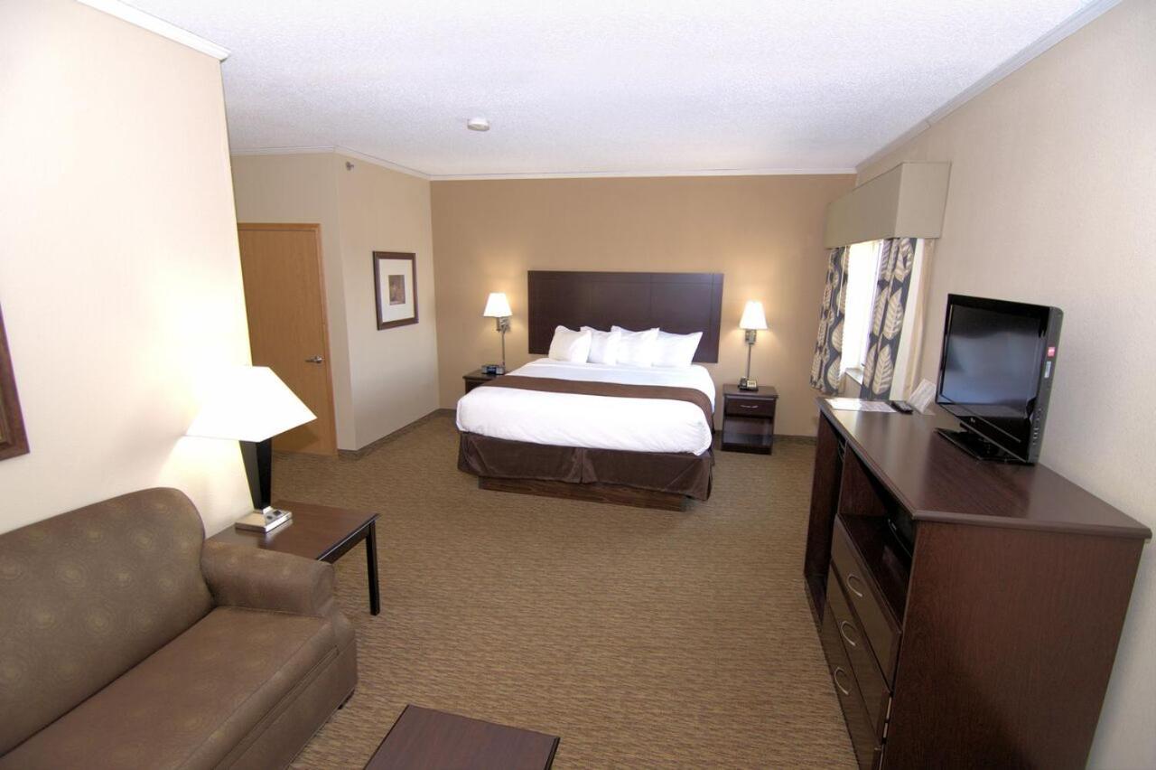 Rock Island Inn & Suites photo 3