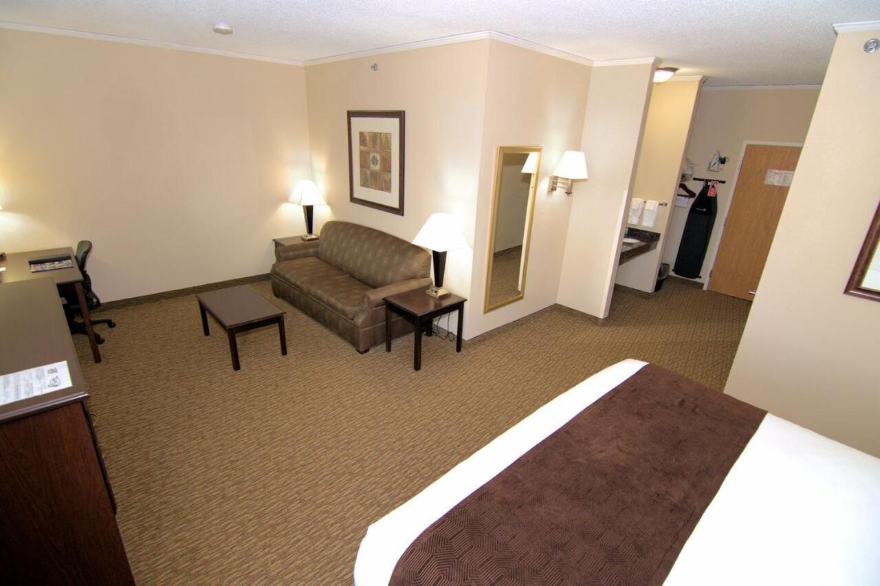 Rock Island Inn & Suites photo 4