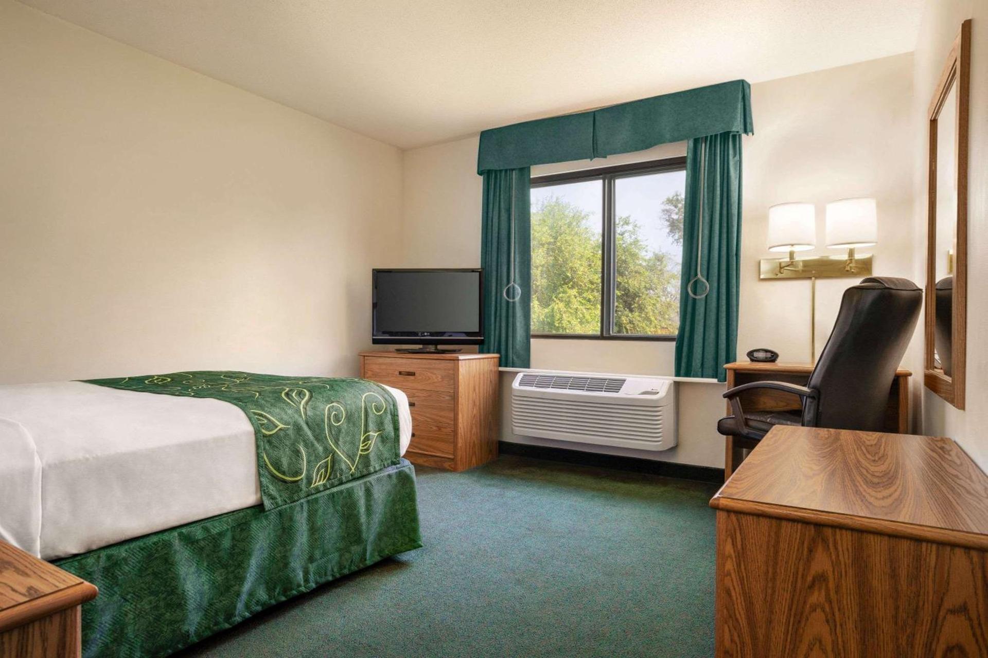 Travelodge by Wyndham Morrill photo 10