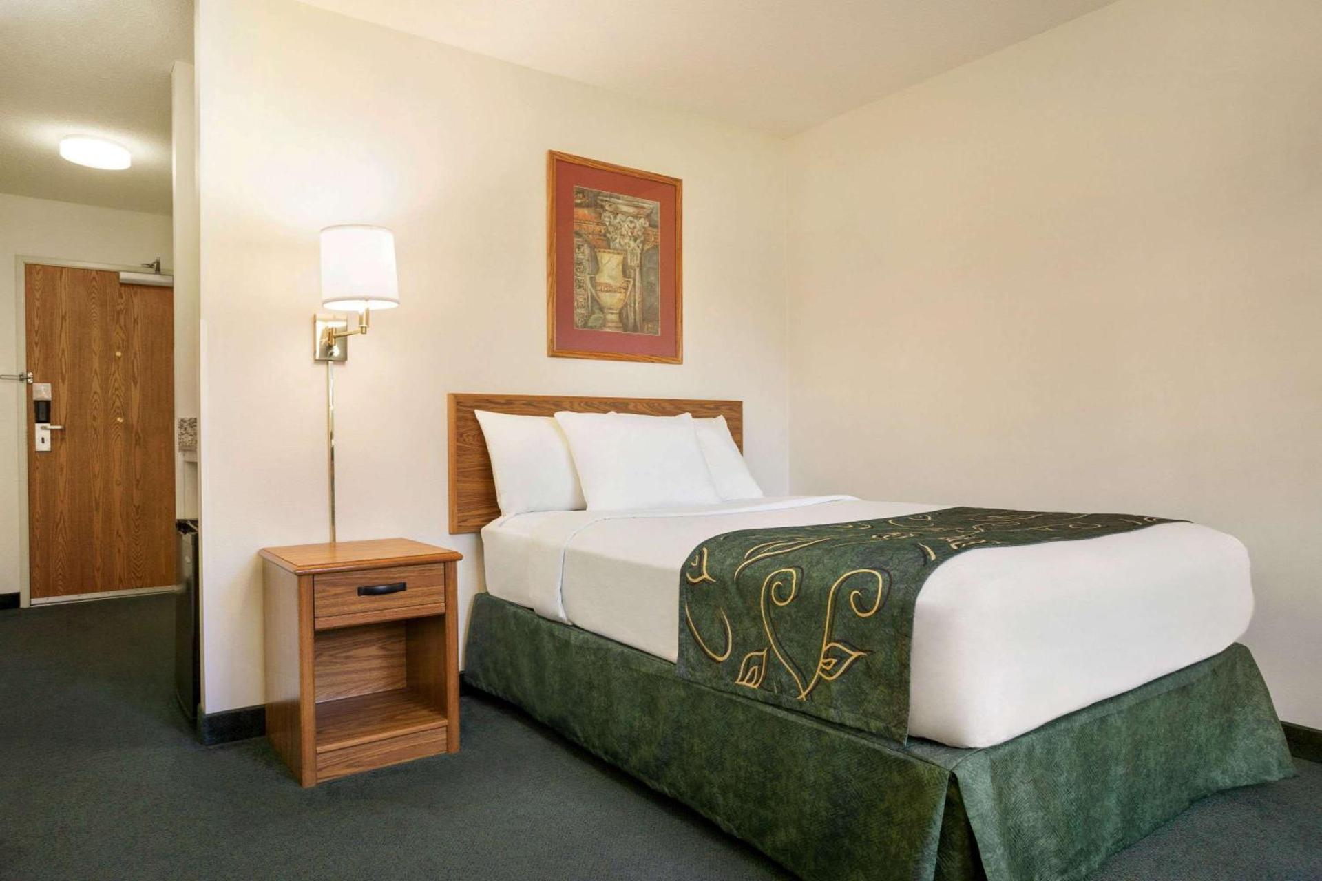 Travelodge by Wyndham Morrill photo 9