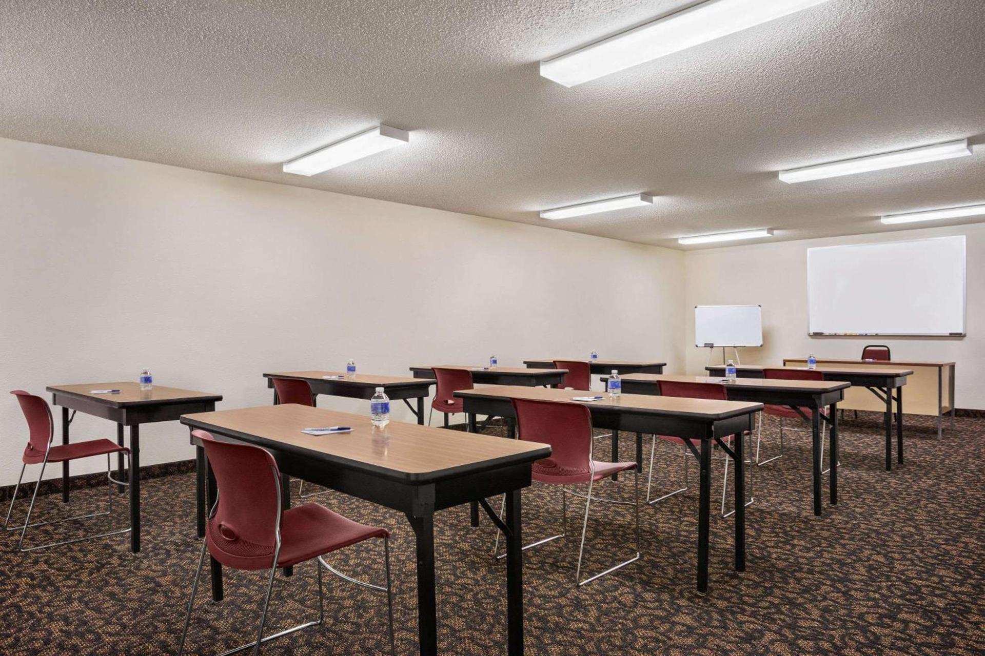 Travelodge by Wyndham Morrill photo 15