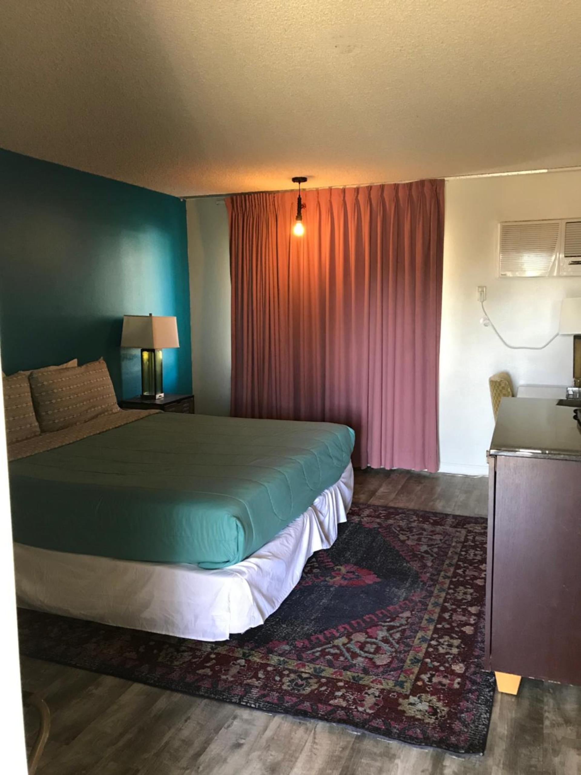 Delos Reyes Palm Springs photo 56