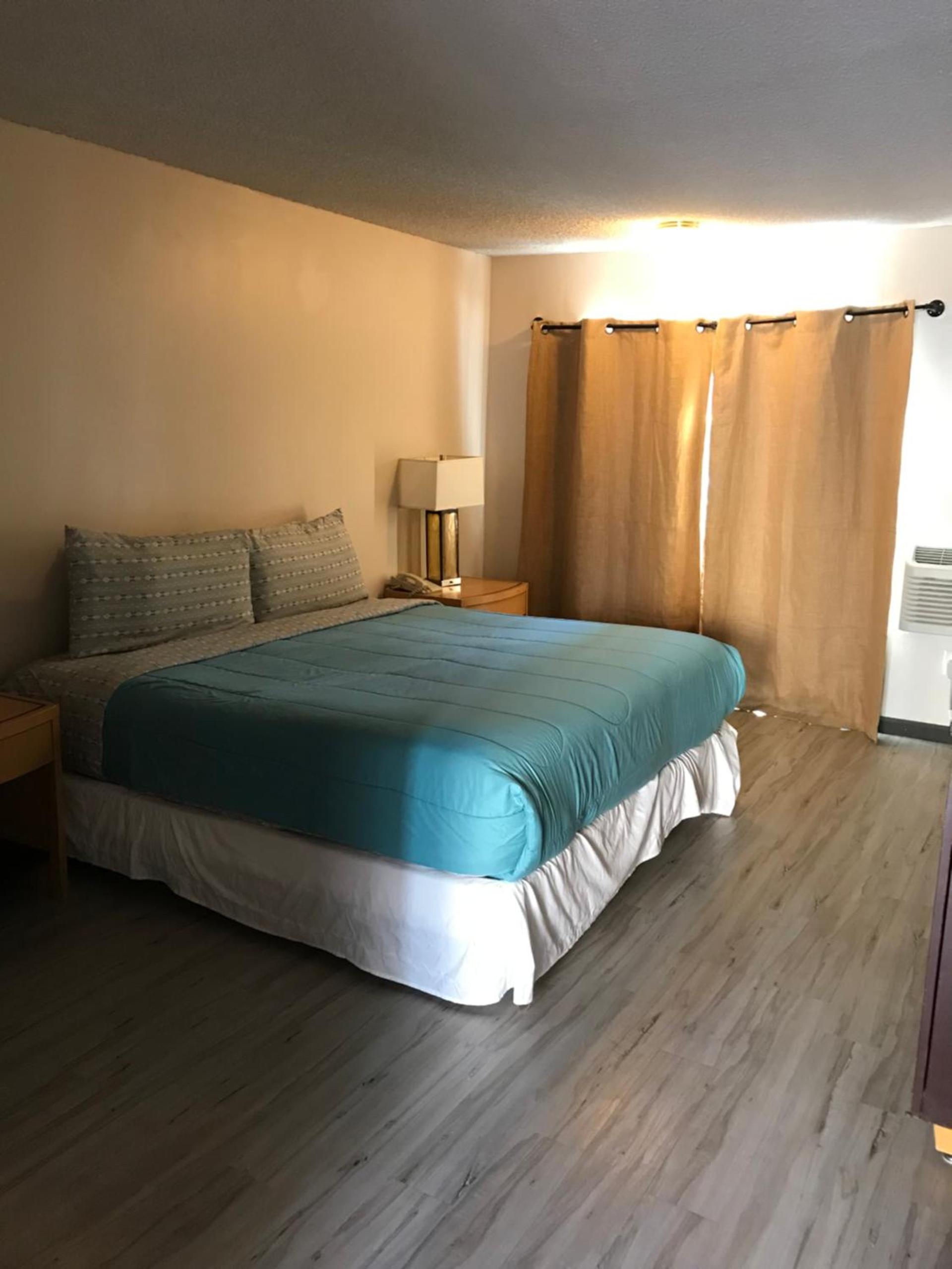 Delos Reyes Palm Springs photo 57