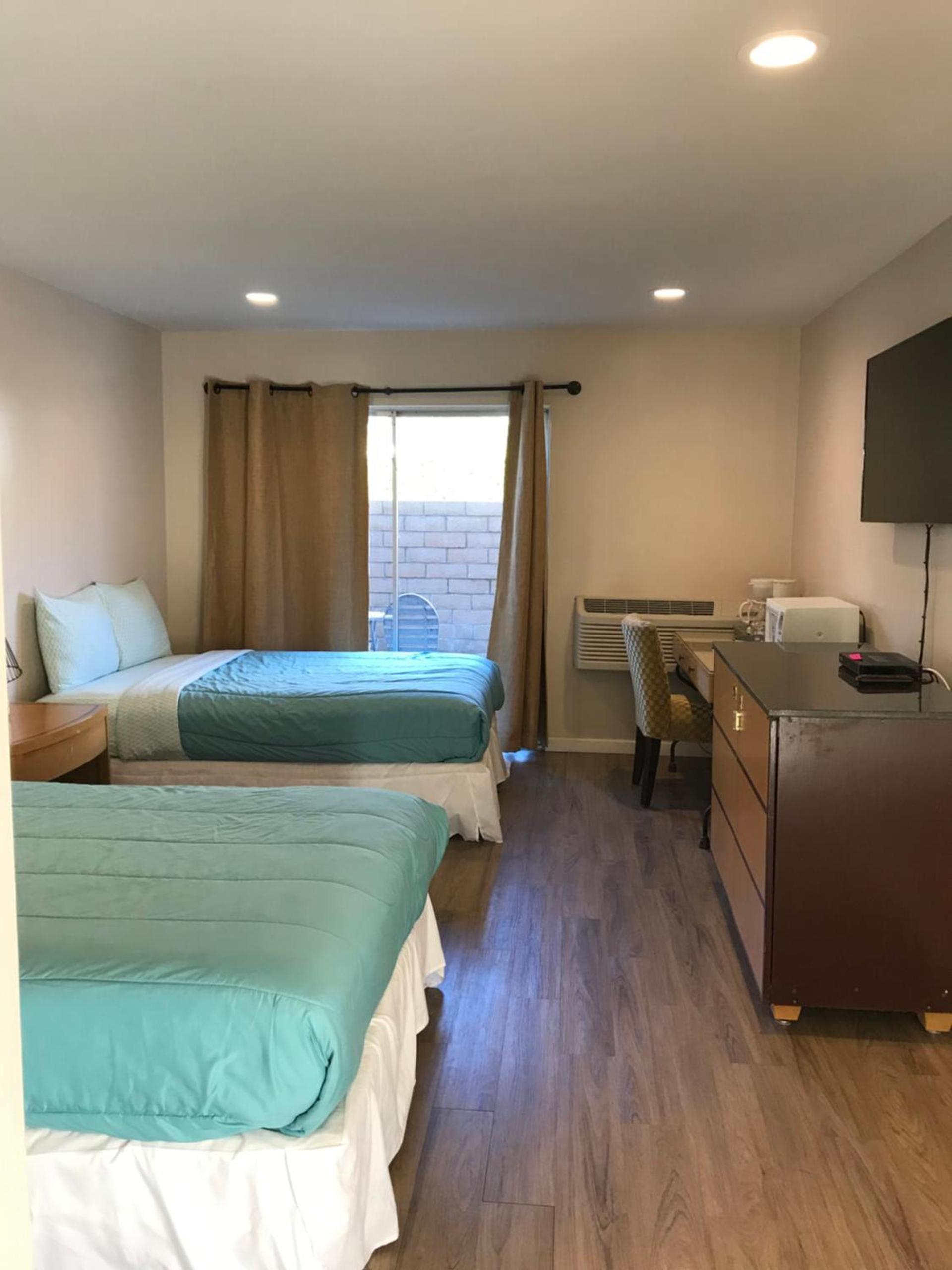 Delos Reyes Palm Springs photo 44