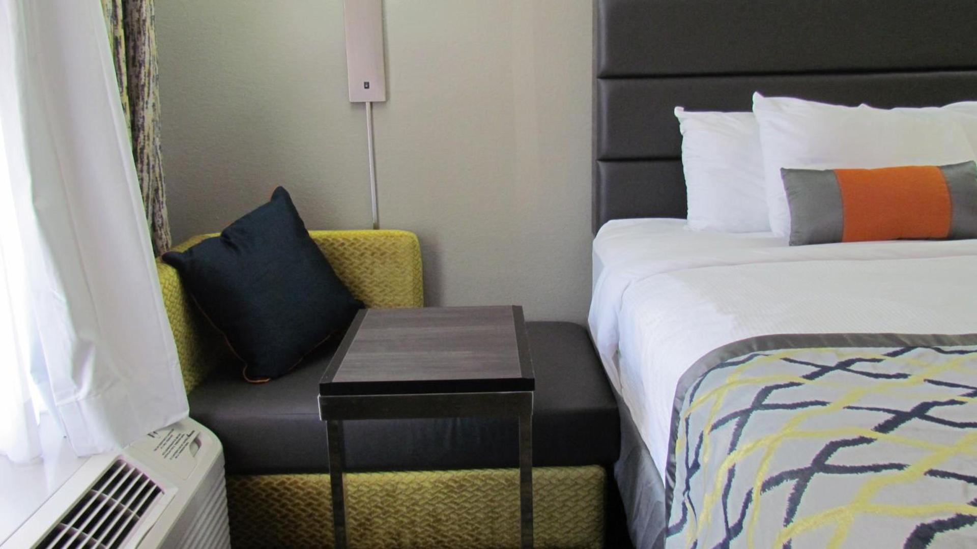 Baymont by Wyndham Murfreesboro photo 68