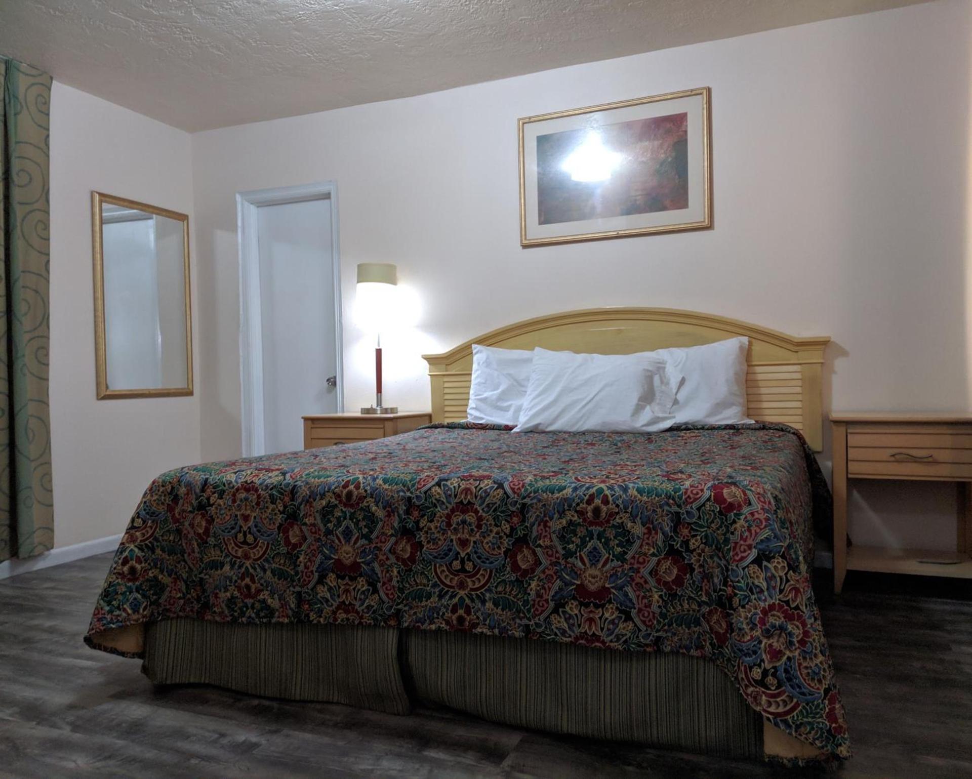 Travelers Inn - Clearwater photo 11