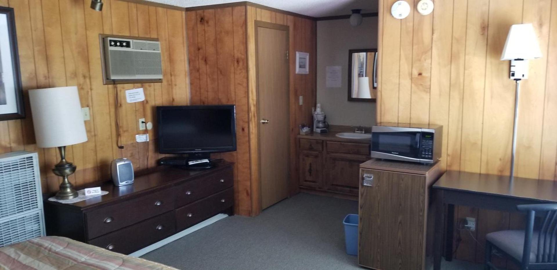 The Whispering Elms Motel photo 4