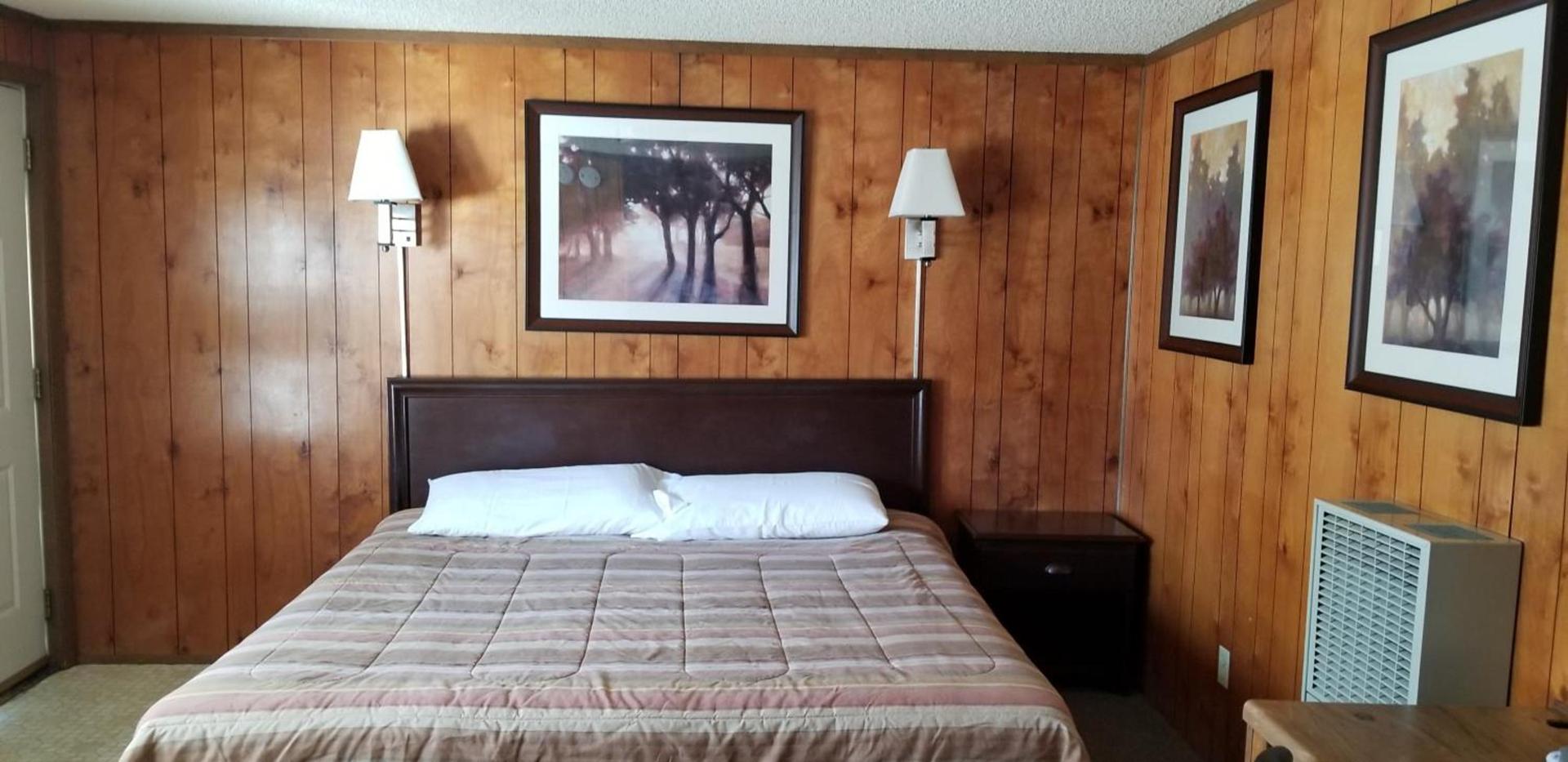 The Whispering Elms Motel photo 2