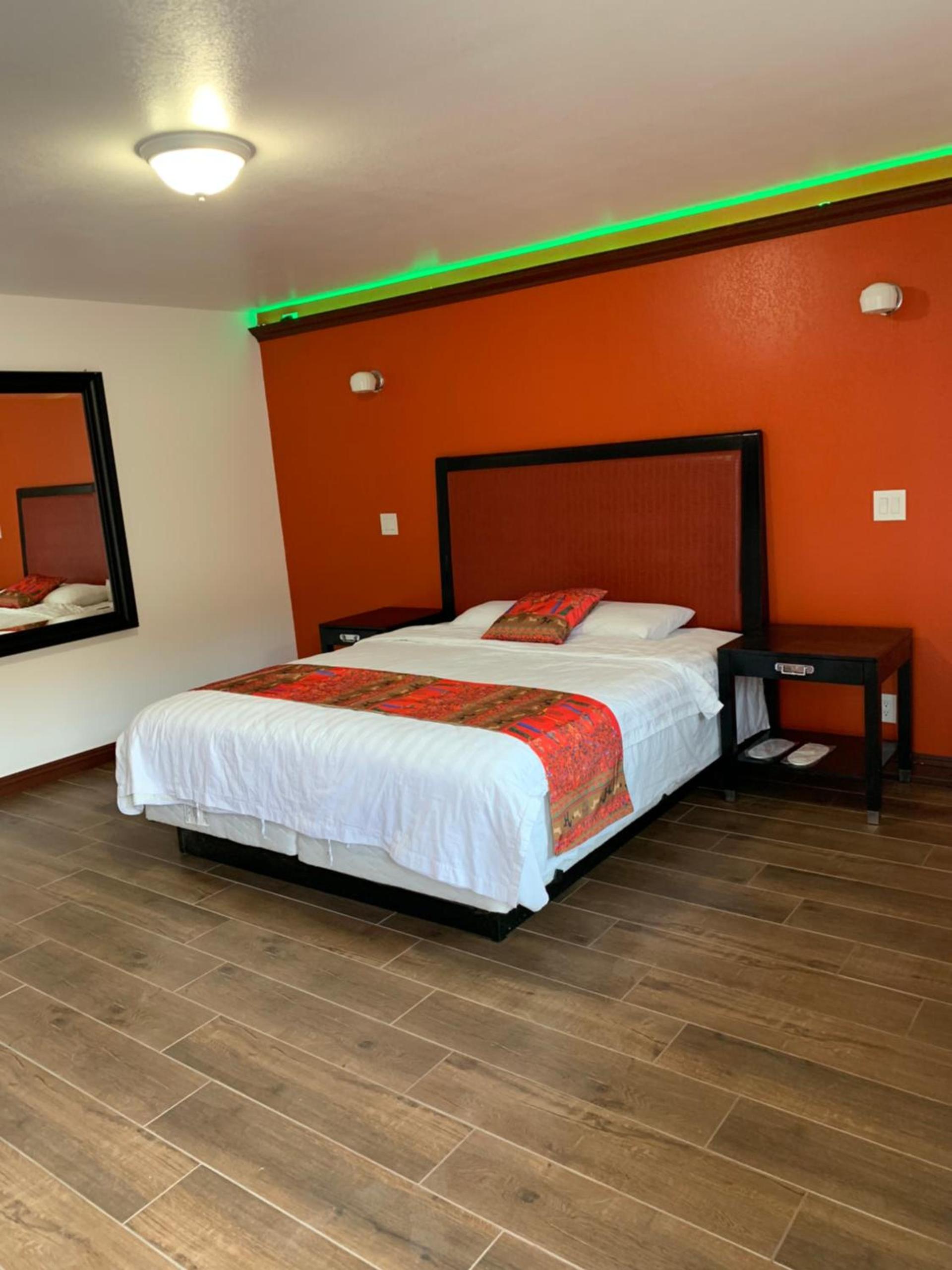 norwalk inn & suites photo 26
