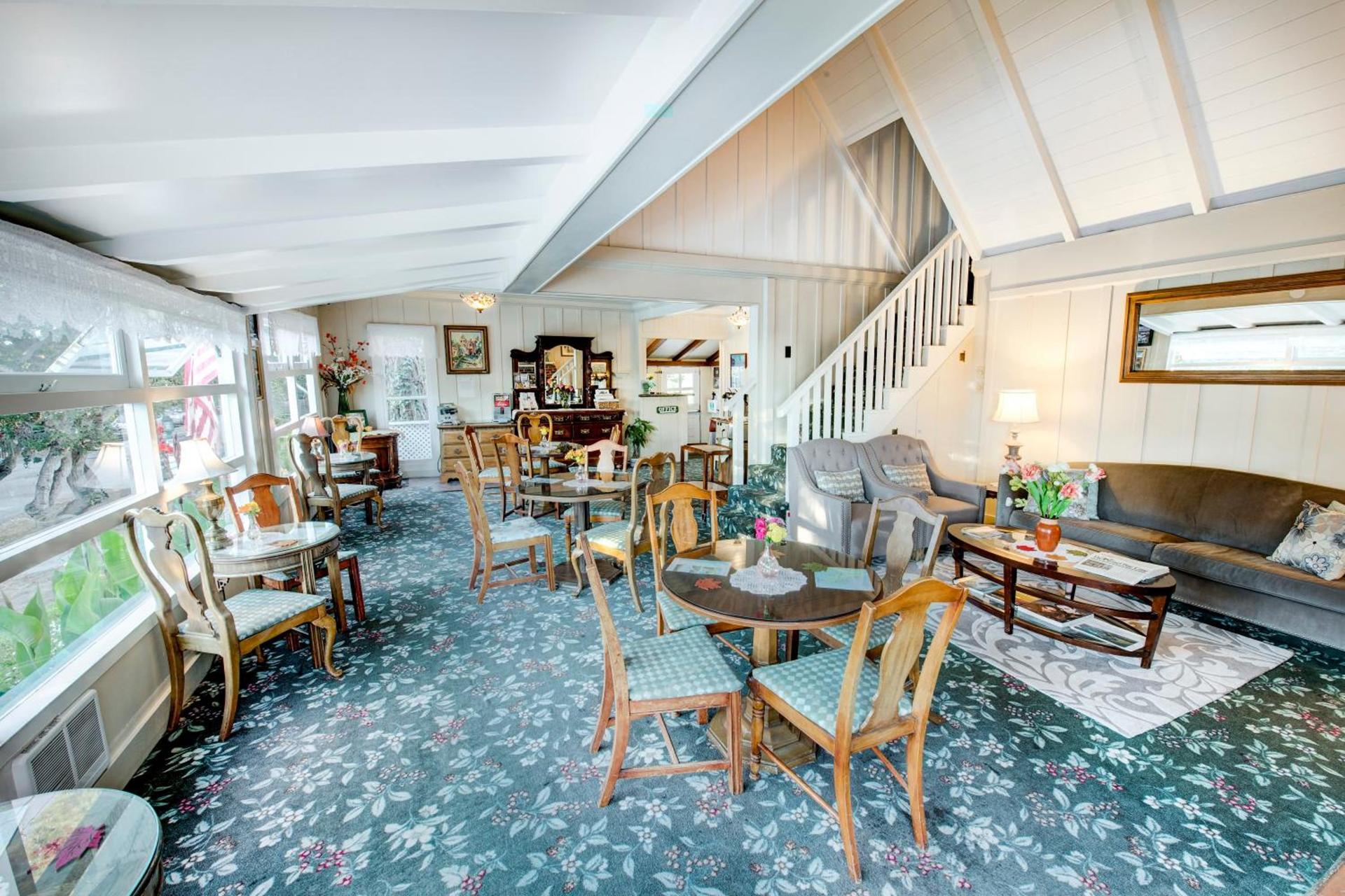 Carmel Green Lantern Inn photo 15