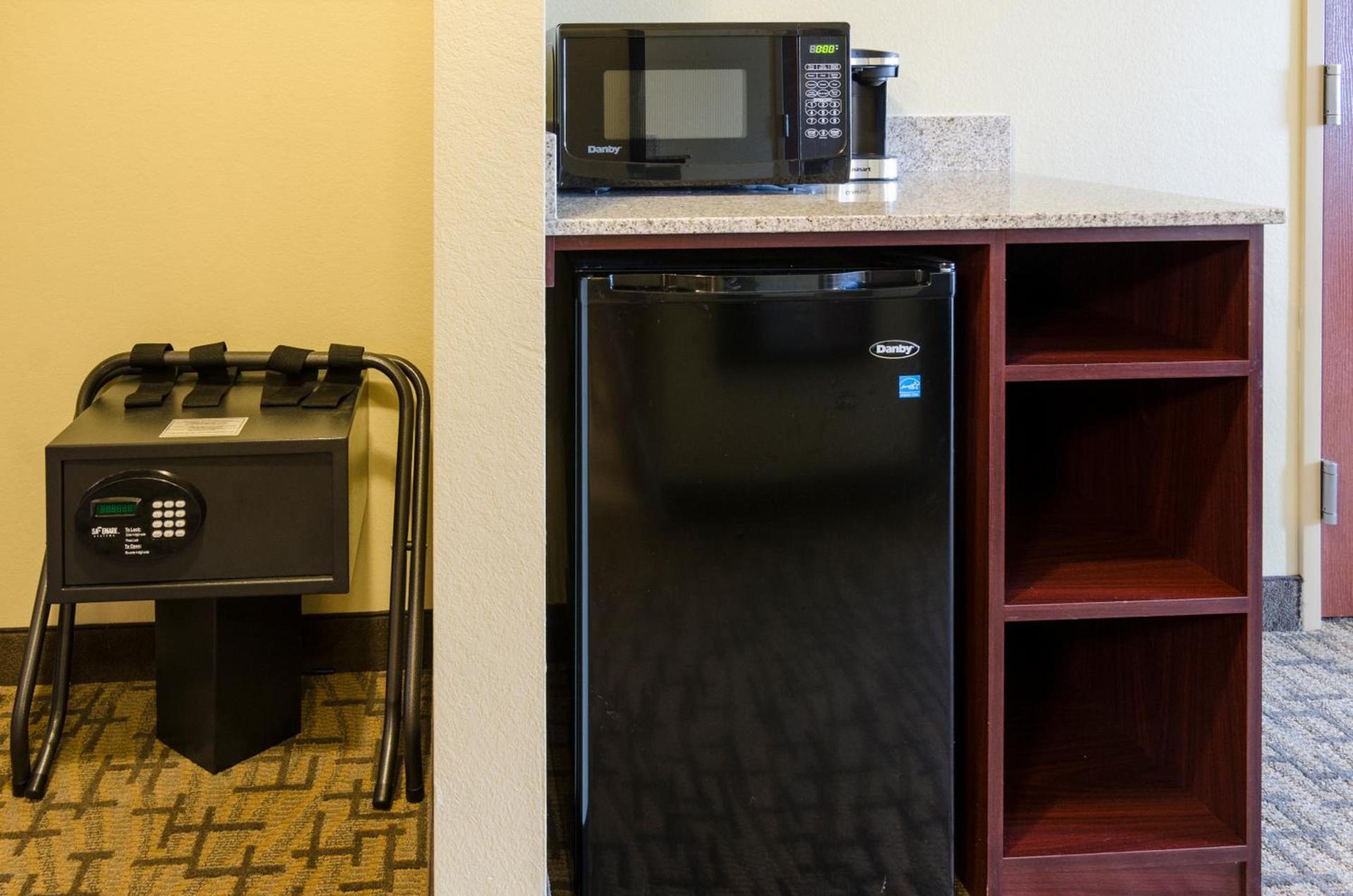 Cobblestone Inn & Suites - Oberlin photo 14