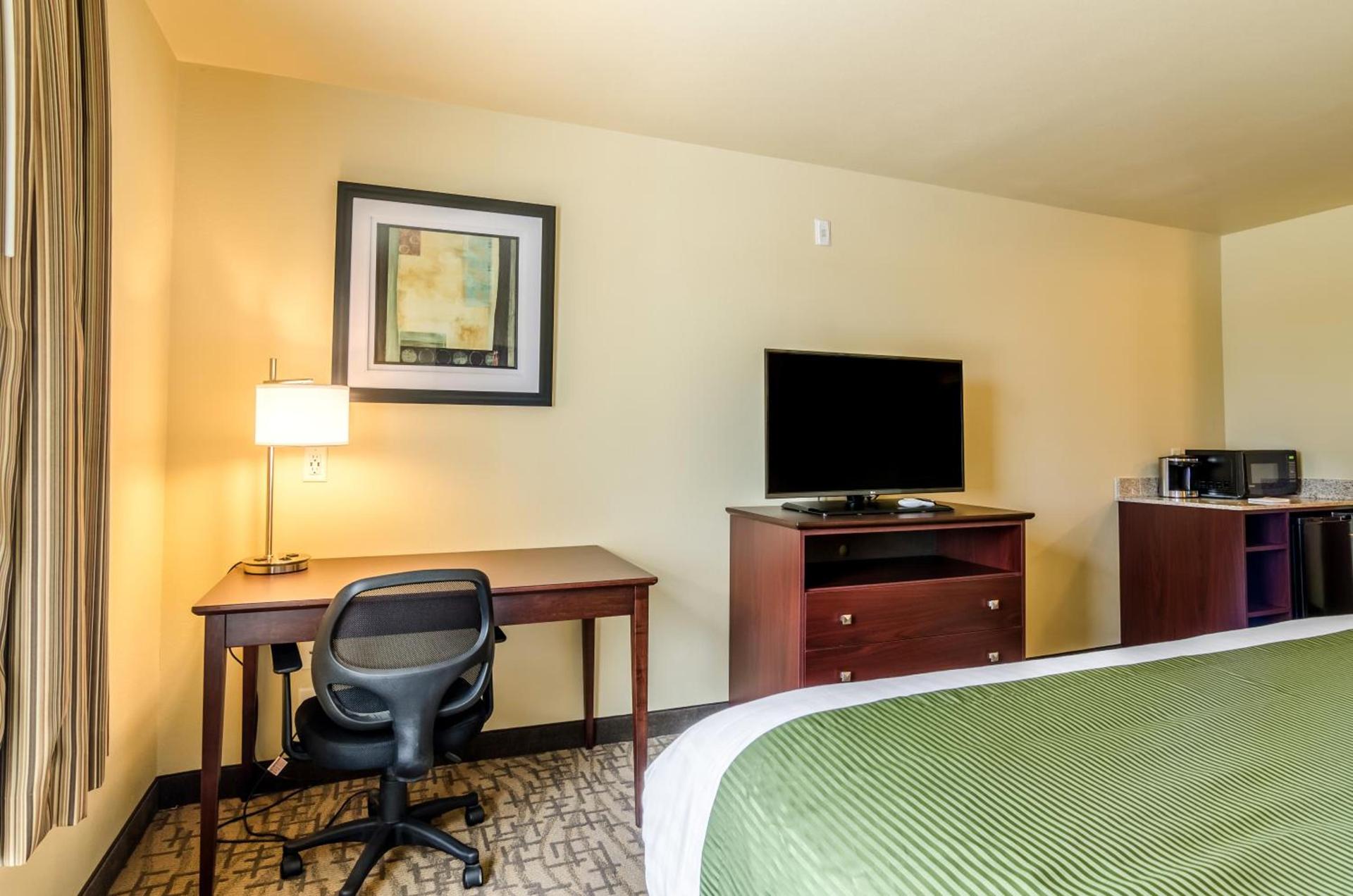Cobblestone Inn & Suites - Oberlin photo 10