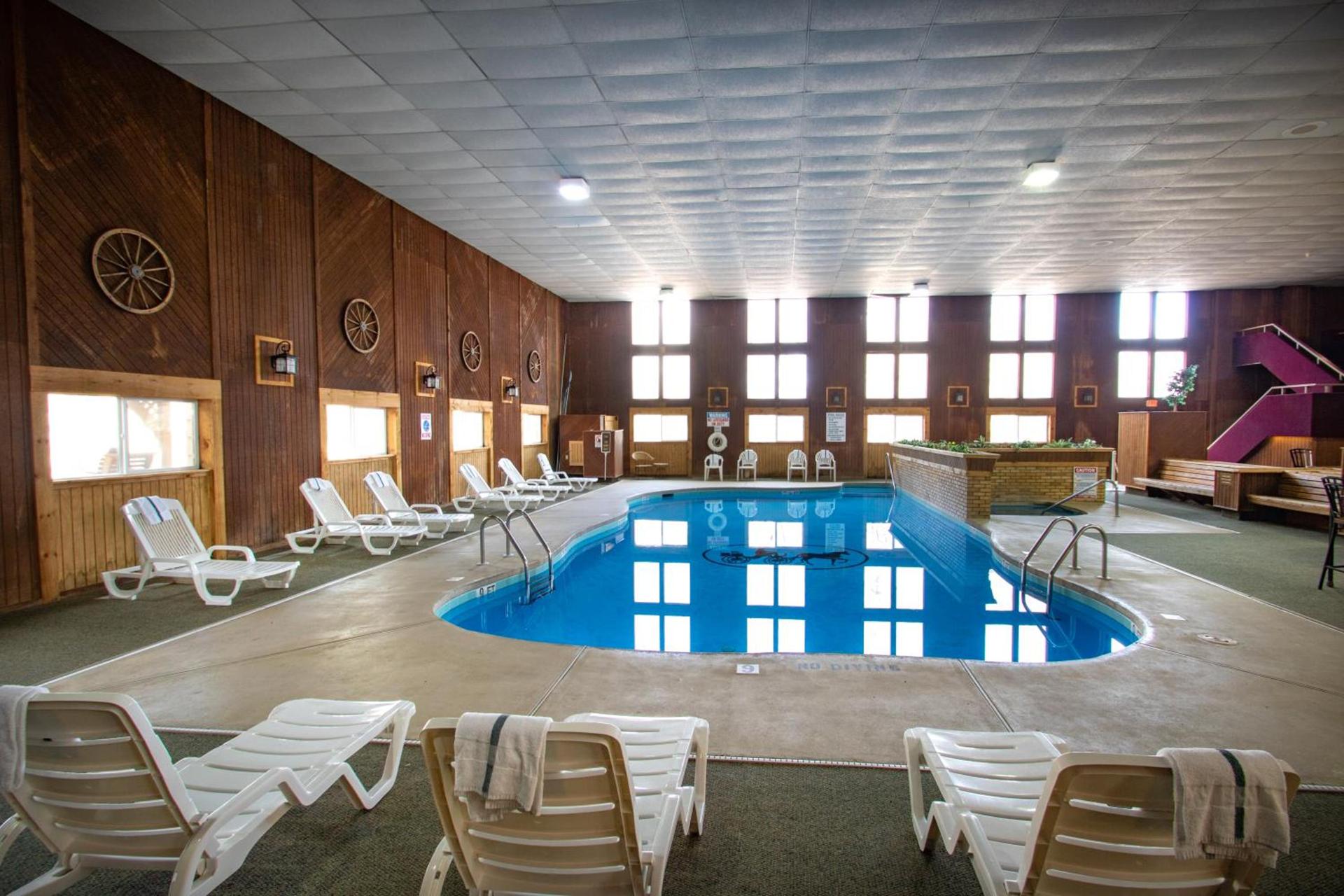 Carriage House Country Club photo 20