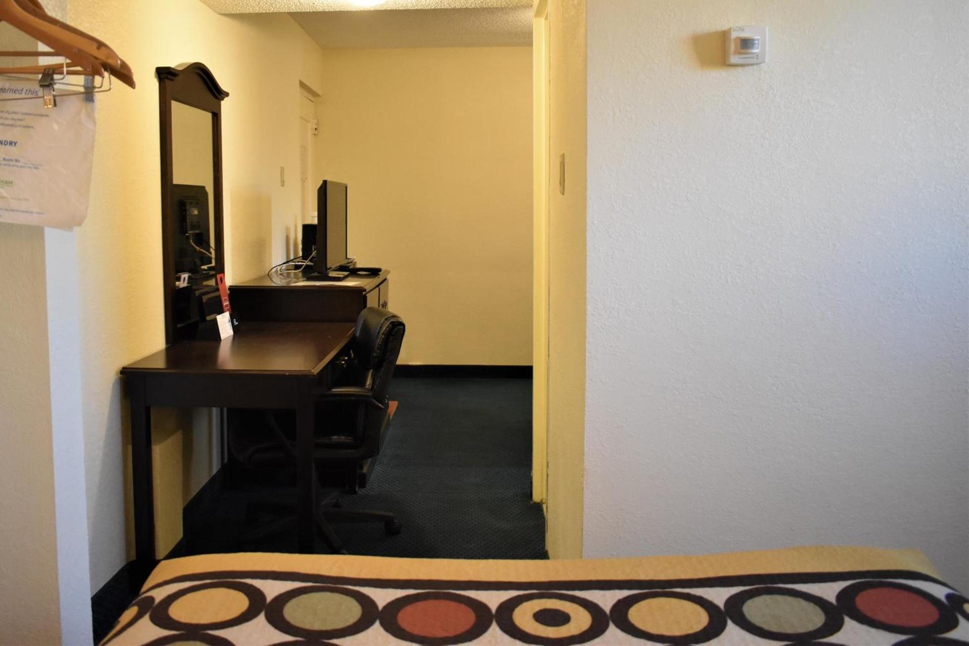 Super 8 by Wyndham Atlantic City photo 11