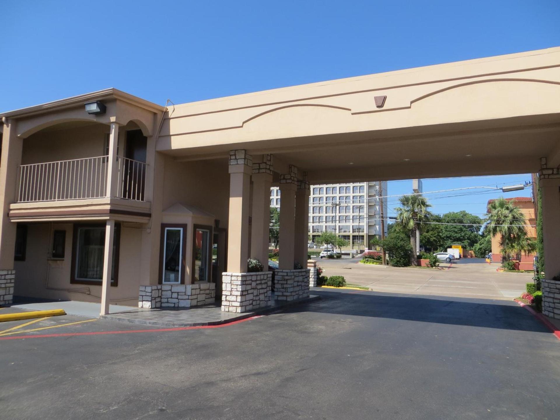 Days Inn by Wyndham Market Center Dallas Love Field photo 10