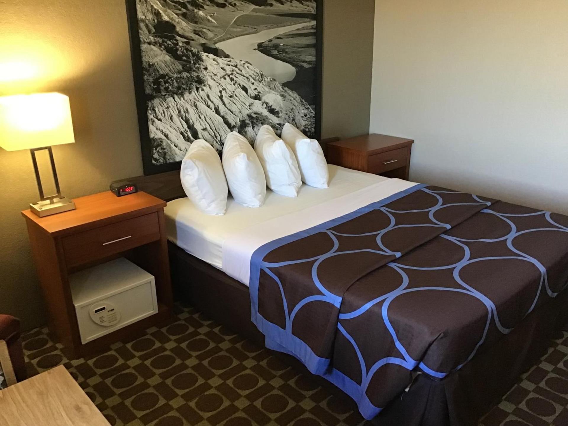 Super 8 by Wyndham Miles City photo 8