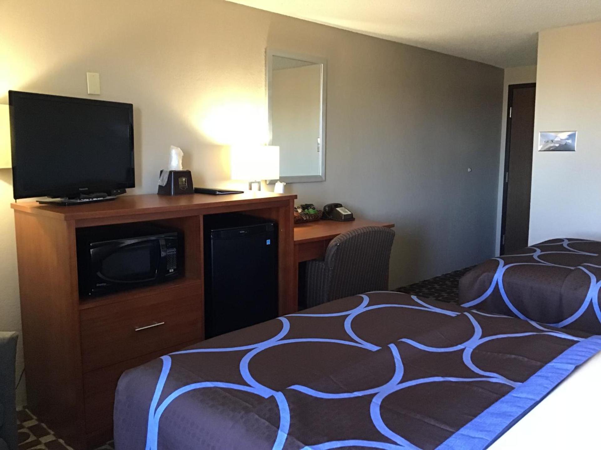 Super 8 by Wyndham Miles City photo 3