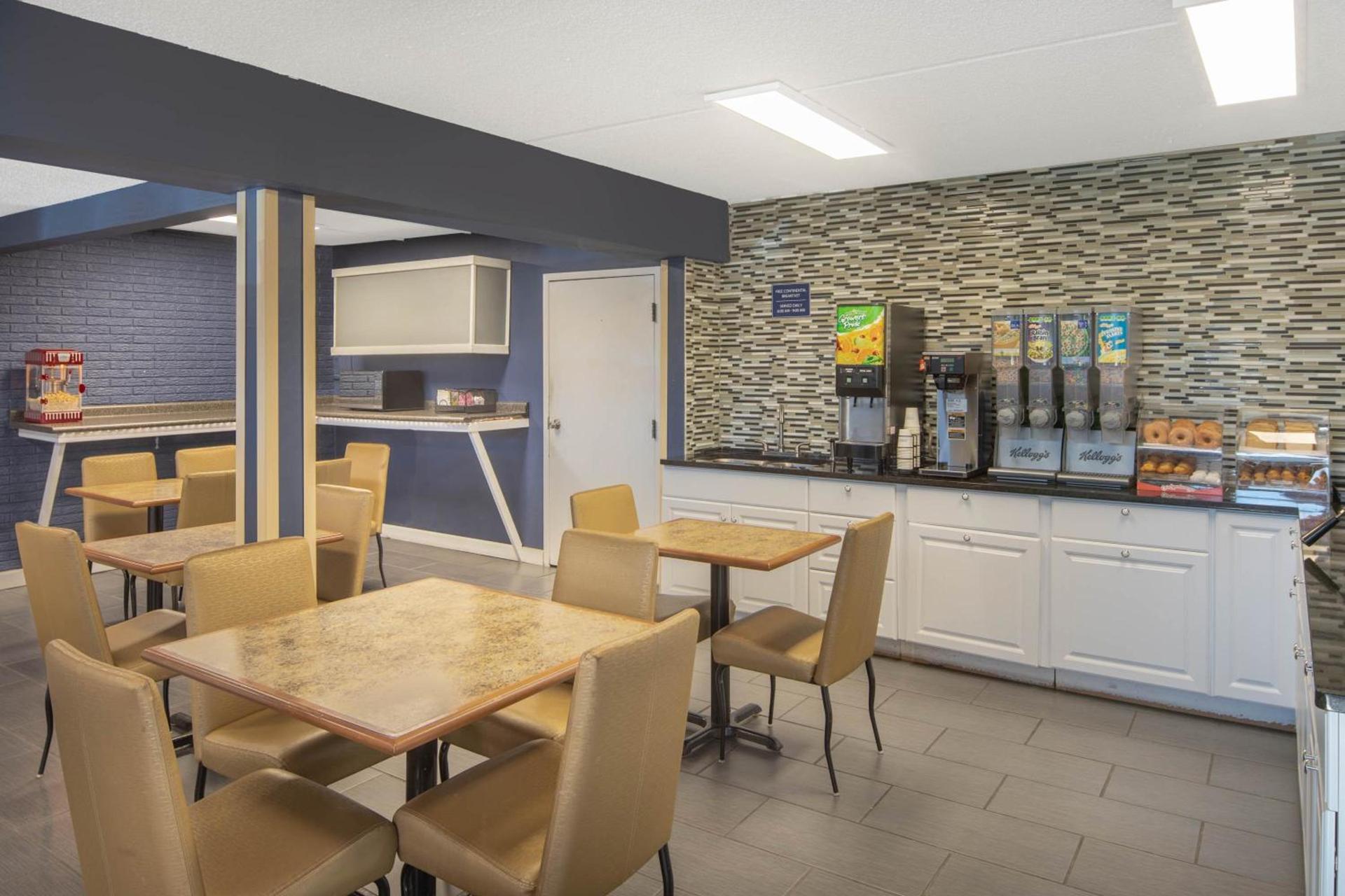 Travelodge by Wyndham Savannah Area/Richmond Hill photo 9