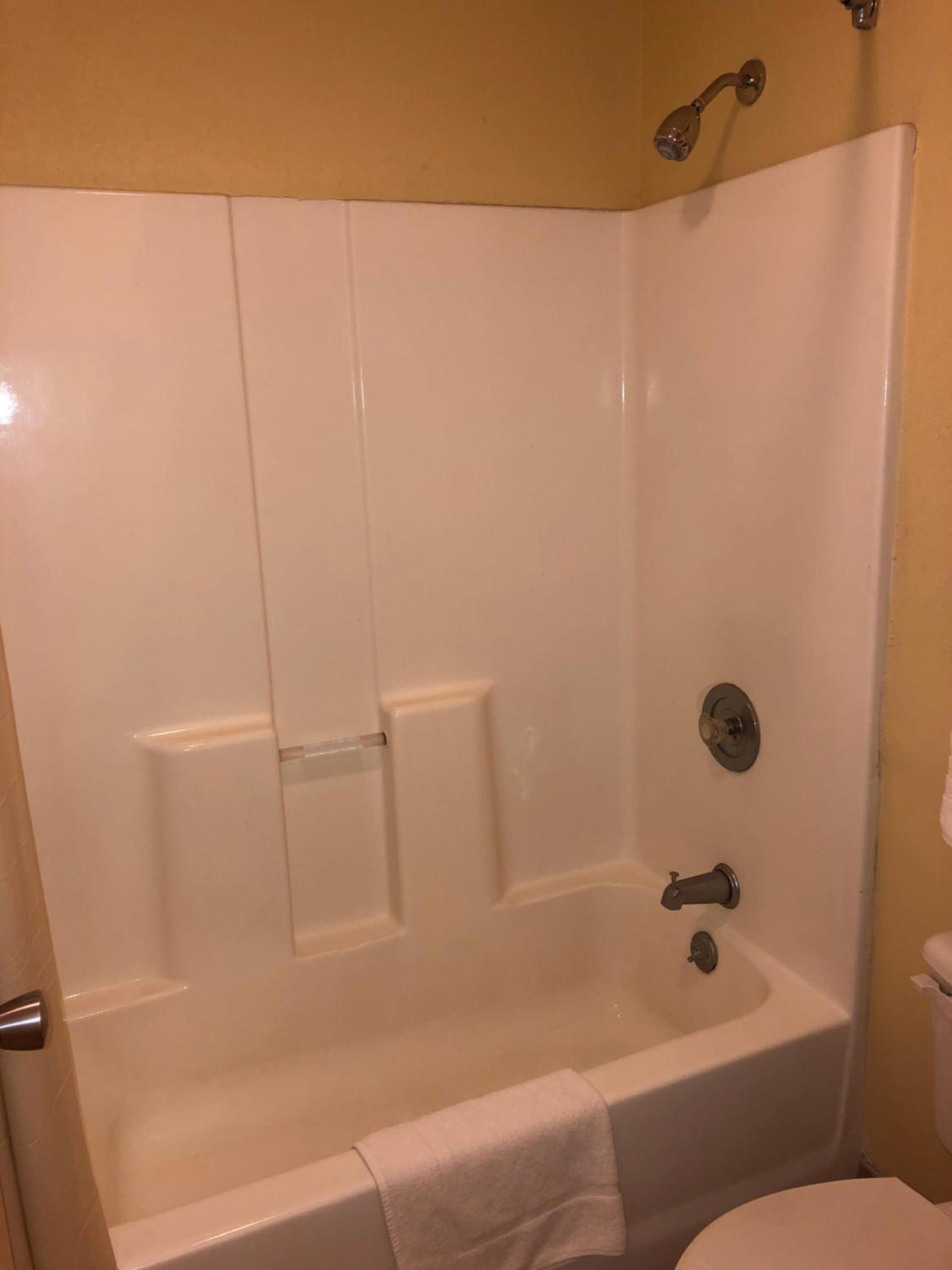 Days Inn by Wyndham Natchez photo 69