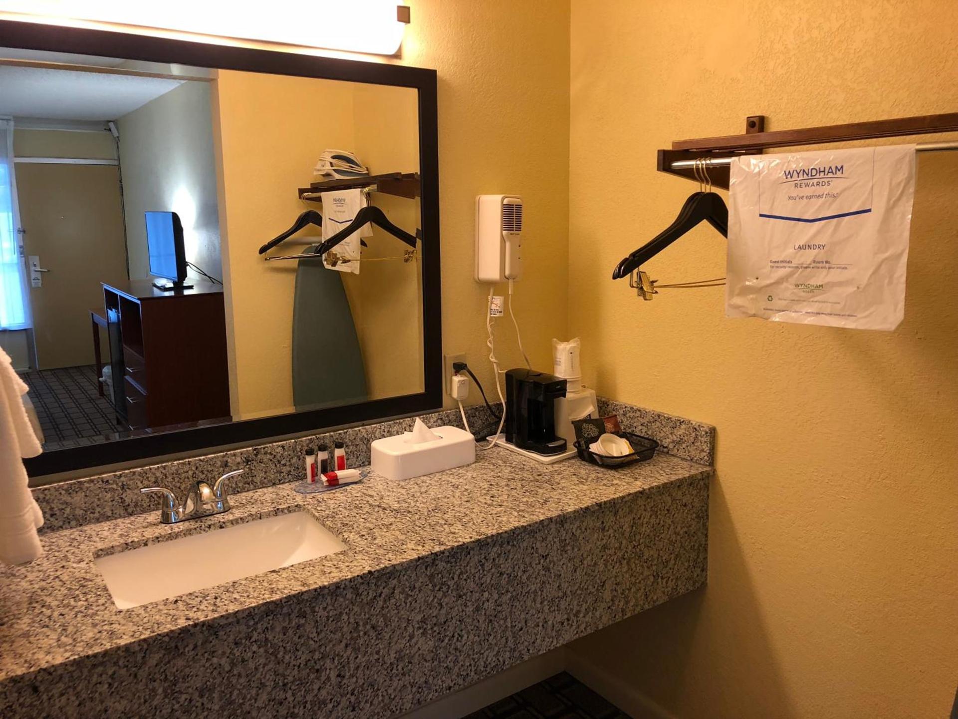 Days Inn by Wyndham Natchez photo 70