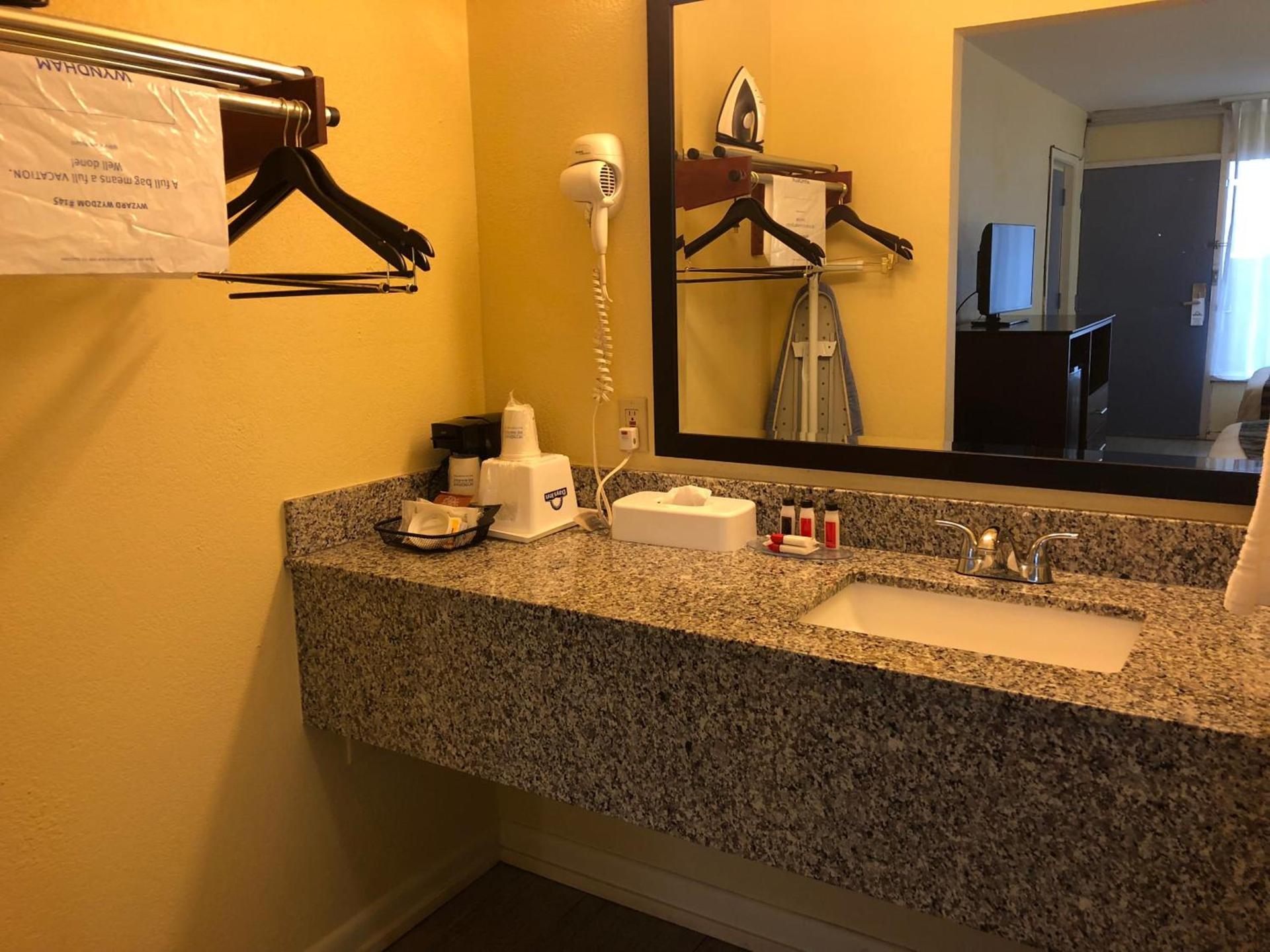 Days Inn by Wyndham Natchez photo 72