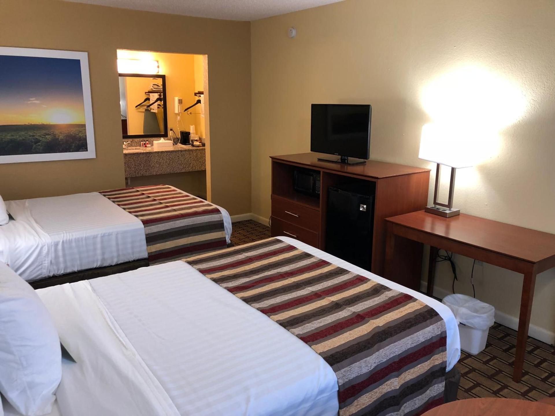 Days Inn by Wyndham Natchez photo 74