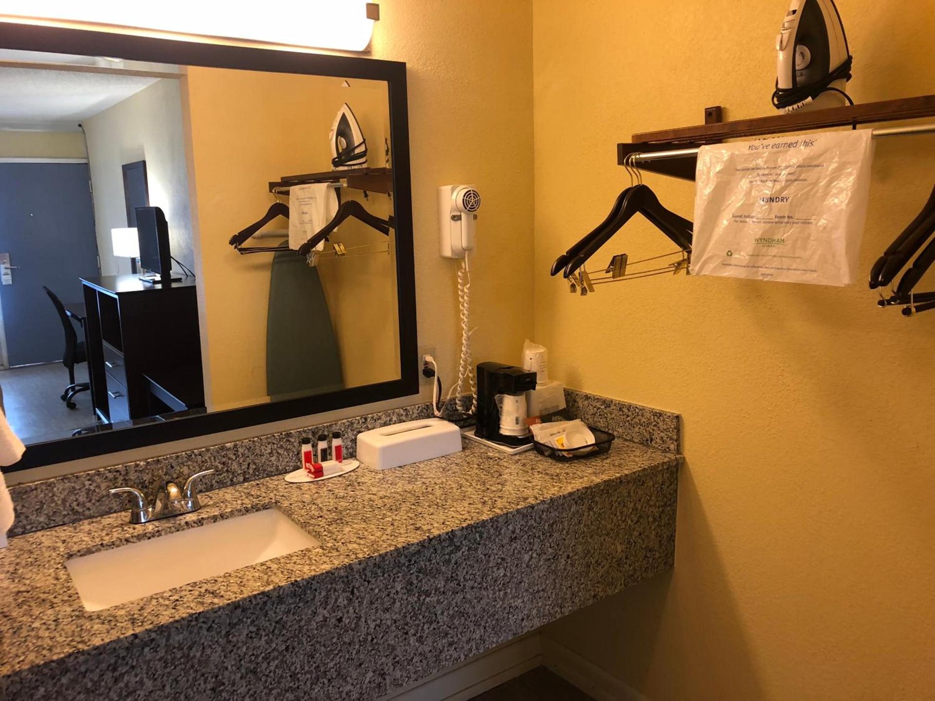 Days Inn by Wyndham Natchez photo 80