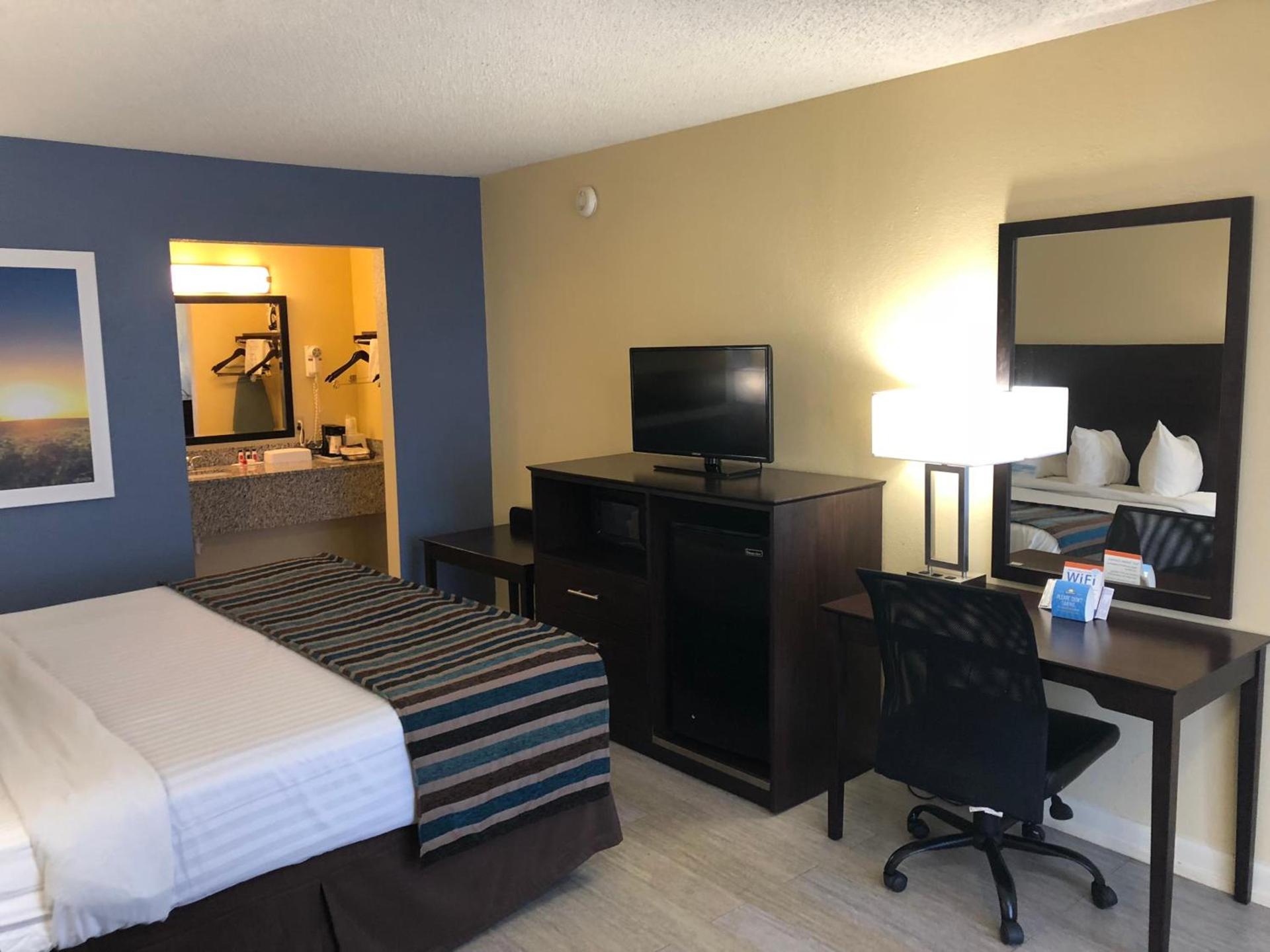 Days Inn by Wyndham Natchez photo 82