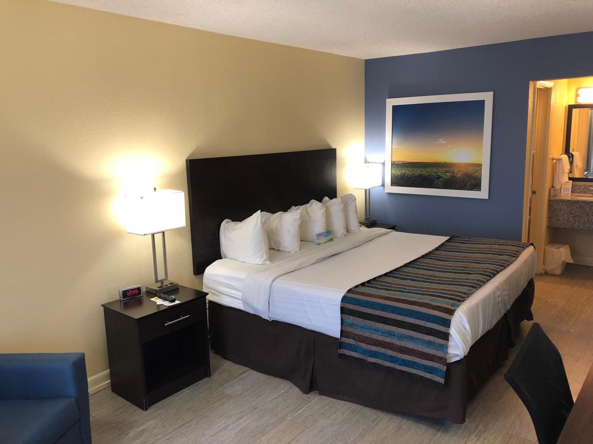 Days Inn by Wyndham Natchez photo 83