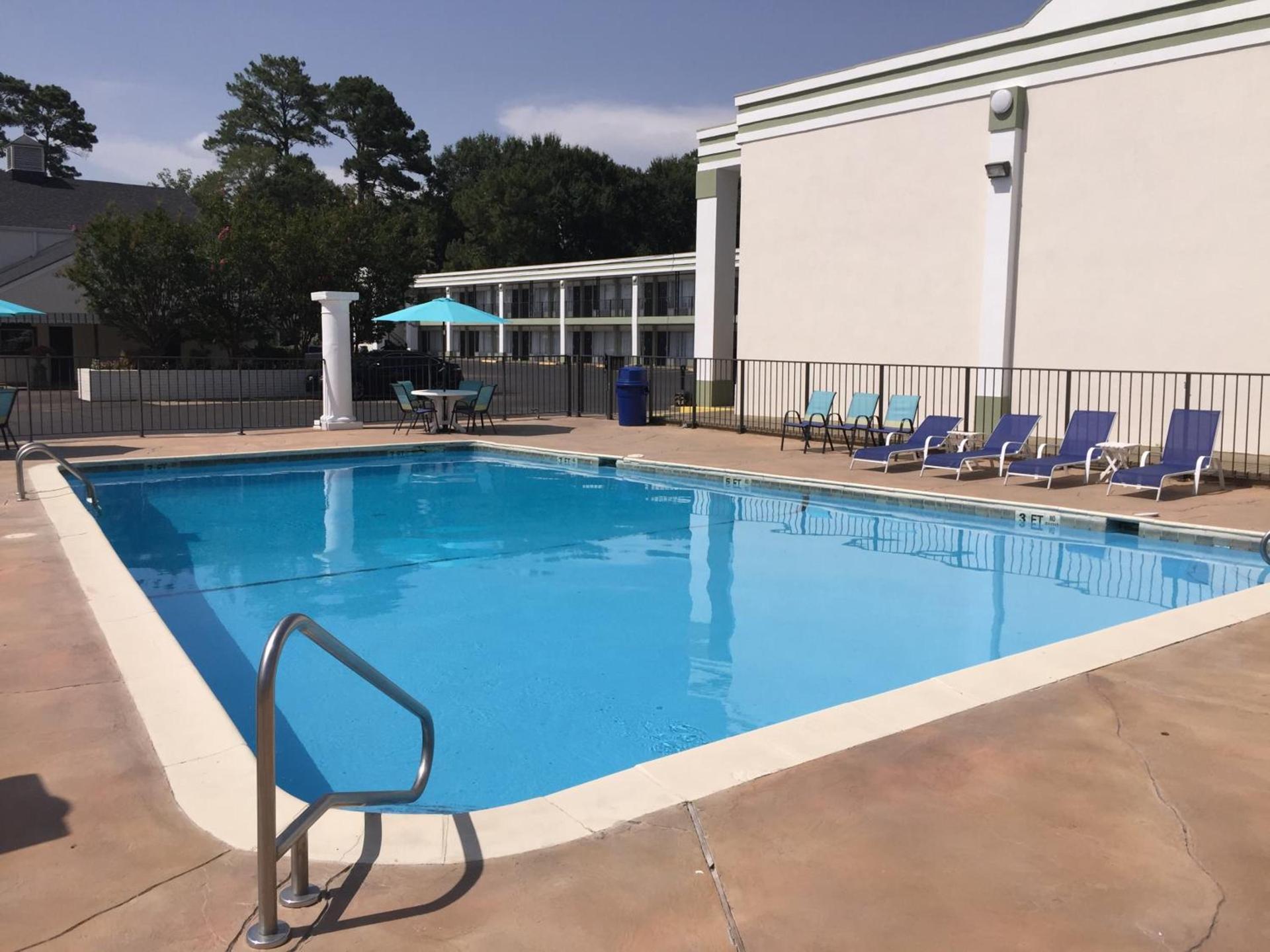 Days Inn by Wyndham Natchez photo 55