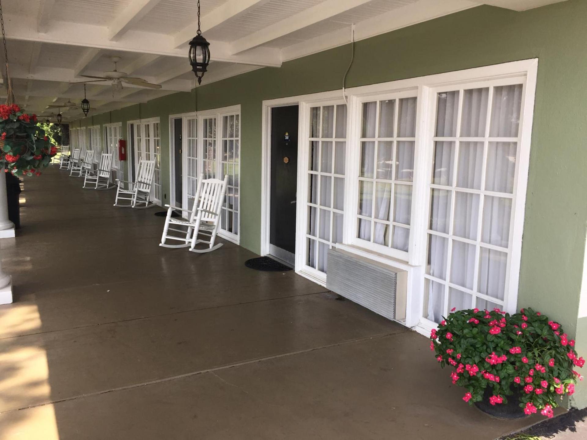 Days Inn by Wyndham Natchez photo 57