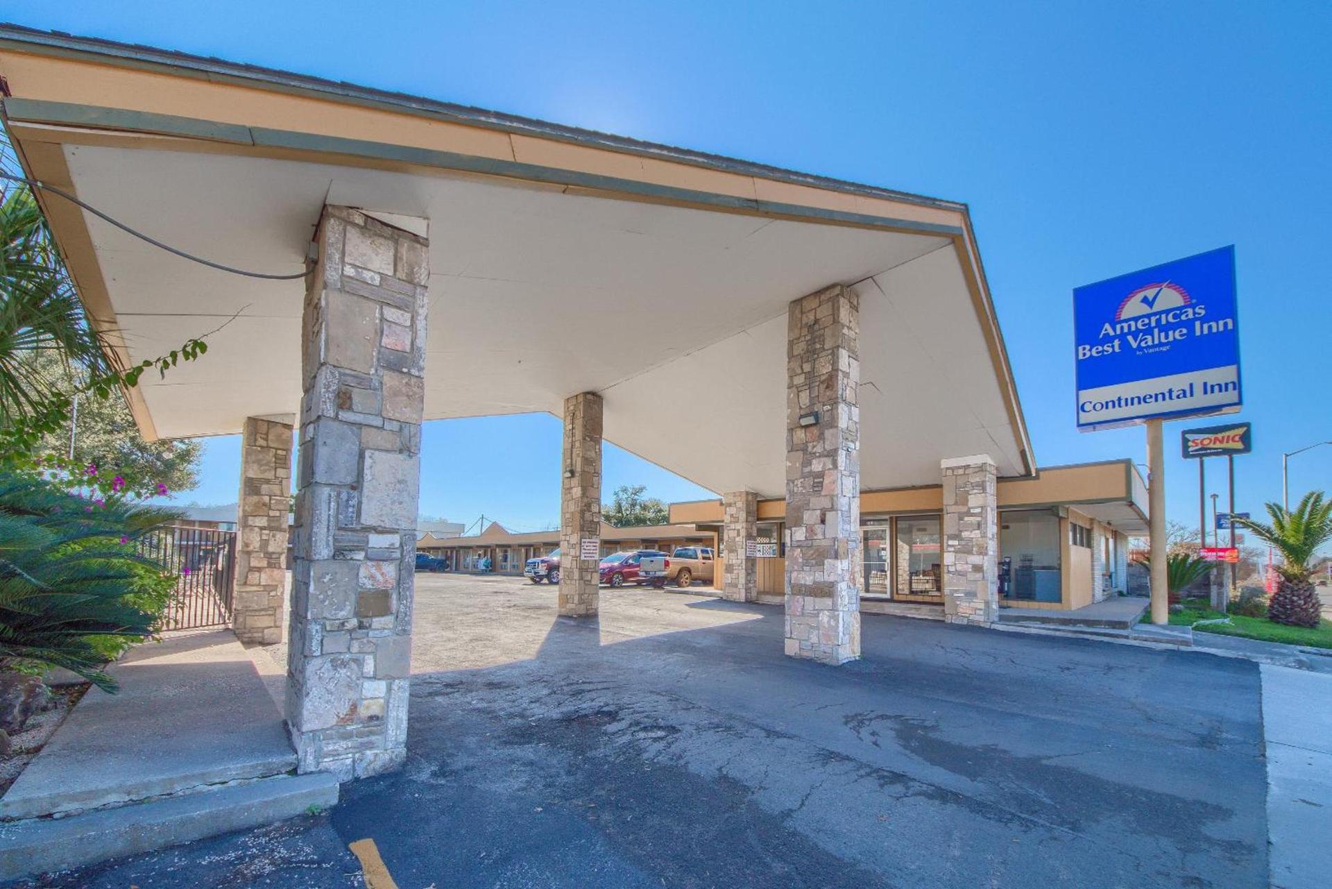 Americas Best Value Inn Uvalde photo 8
