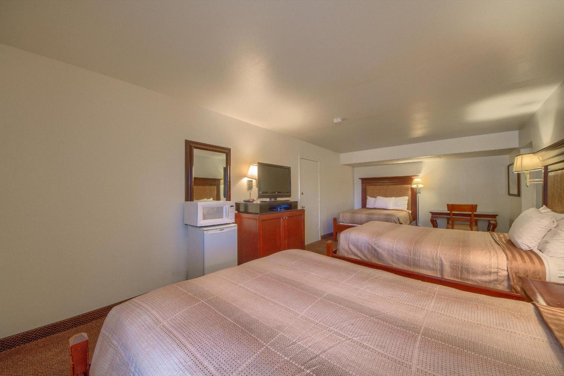 Americas Best Value Inn Uvalde photo 20