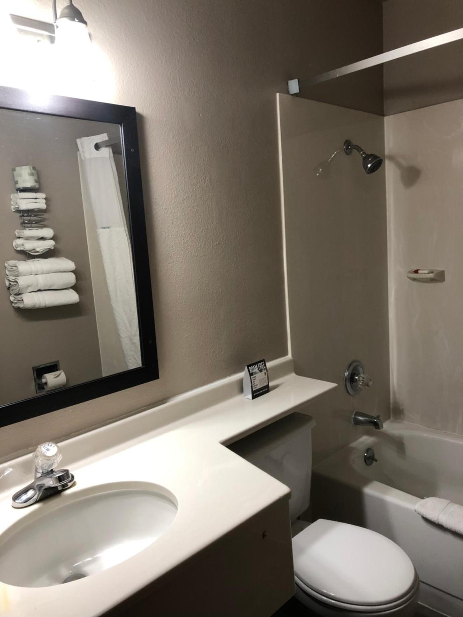 Super 8 by Wyndham Boise photo 22