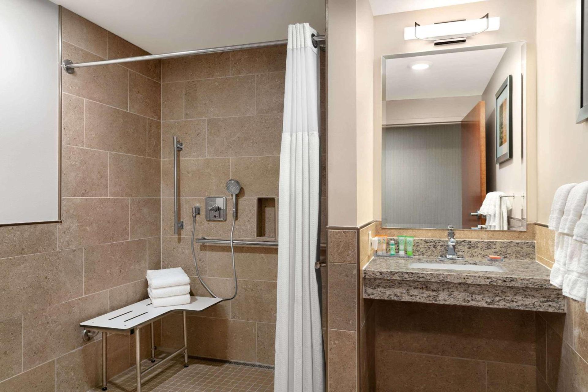 Wyndham Garden State College photo 38