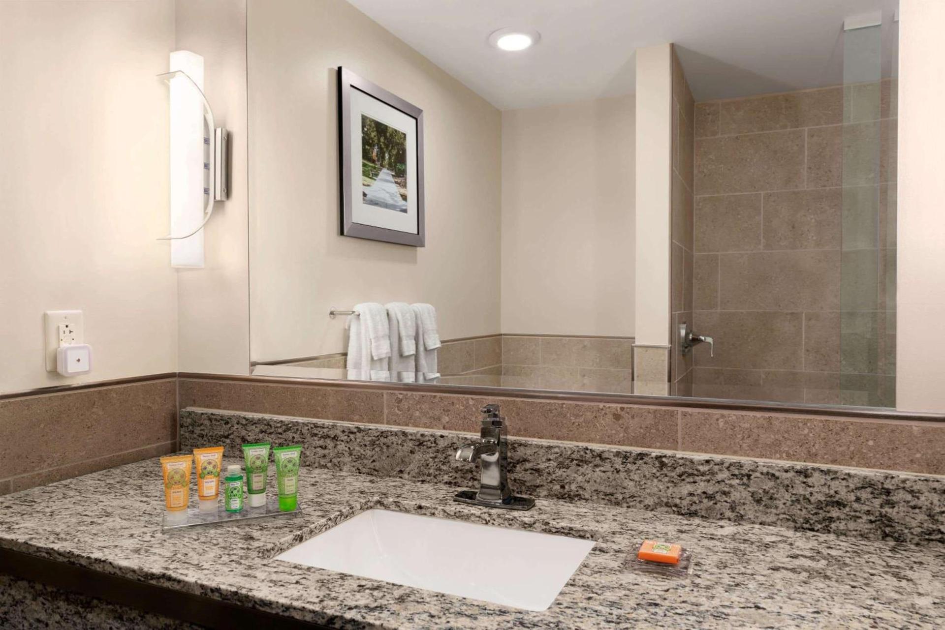 Wyndham Garden State College photo 36