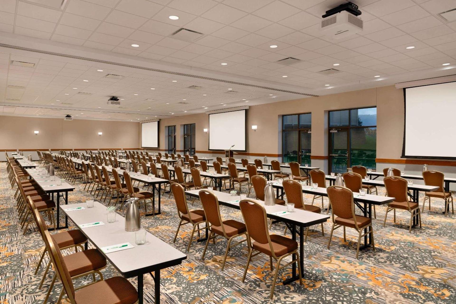 Wyndham Garden State College photo 35