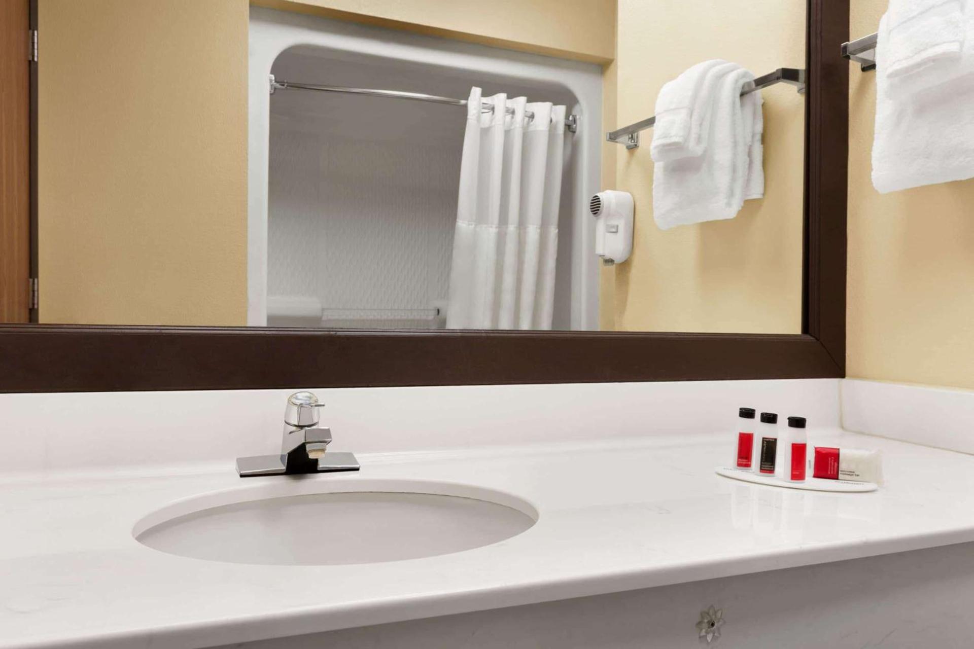 Baymont by Wyndham Rocky Mount photo 15