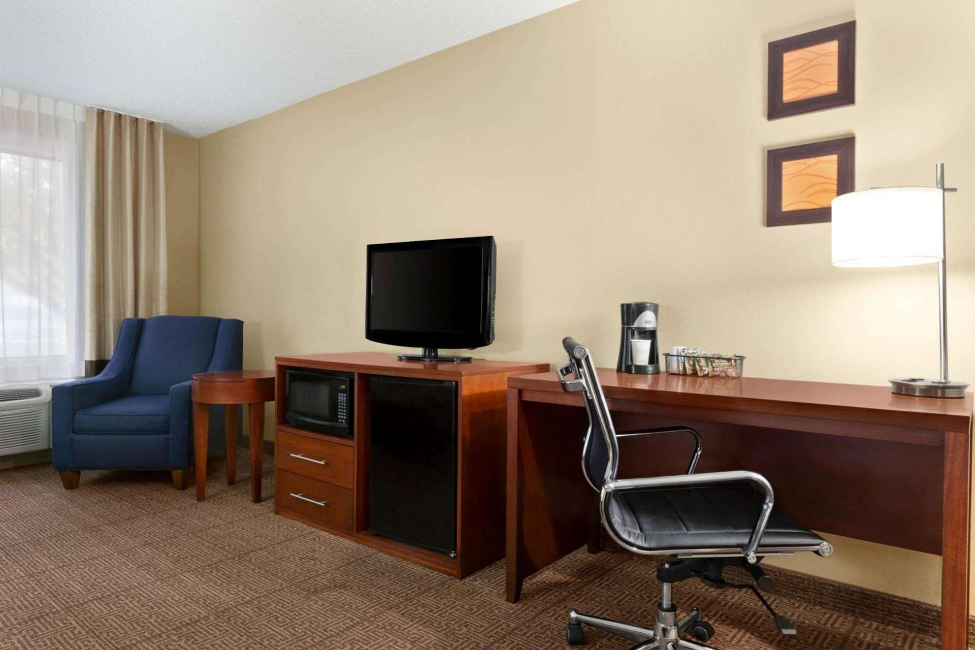 Baymont by Wyndham Rocky Mount photo 13