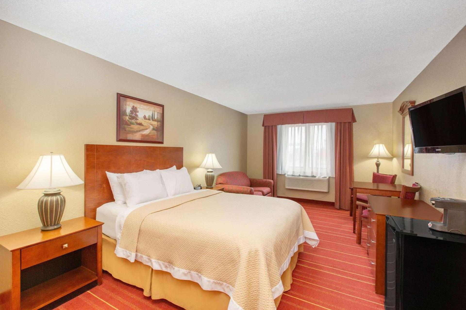 Days Inn by Wyndham Salina I-70 photo 41