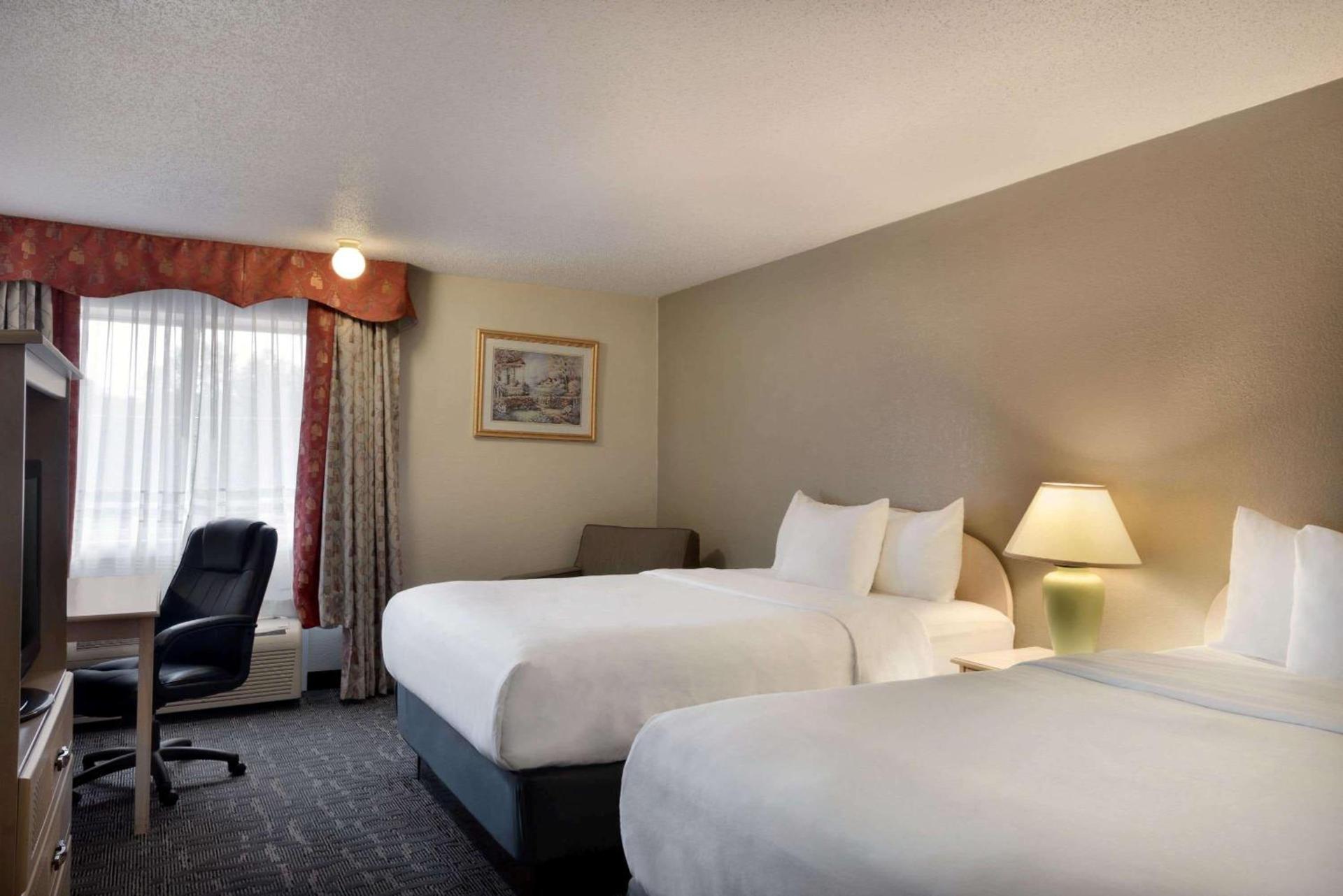 Baymont by Wyndham Des Moines North photo 6