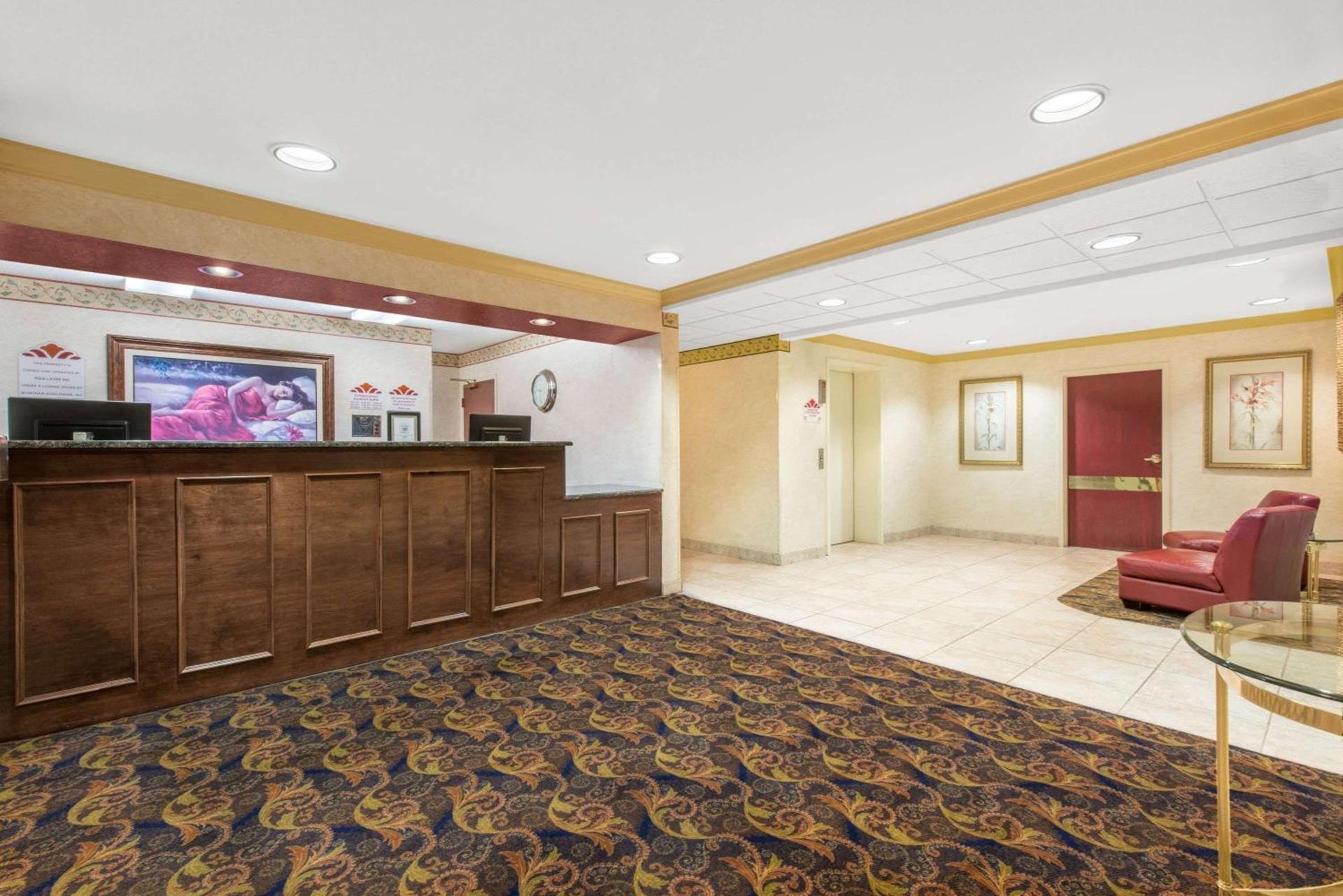 Lancaster Suites photo 30