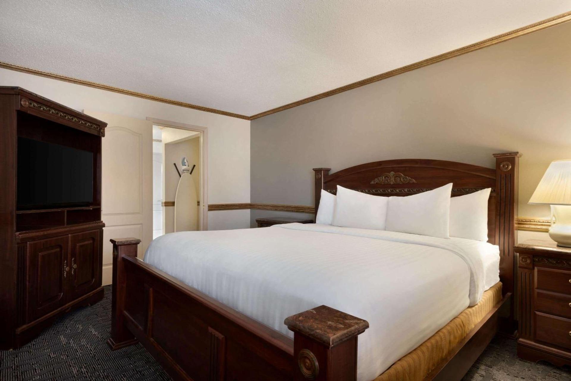 Baymont by Wyndham Des Moines North photo 18