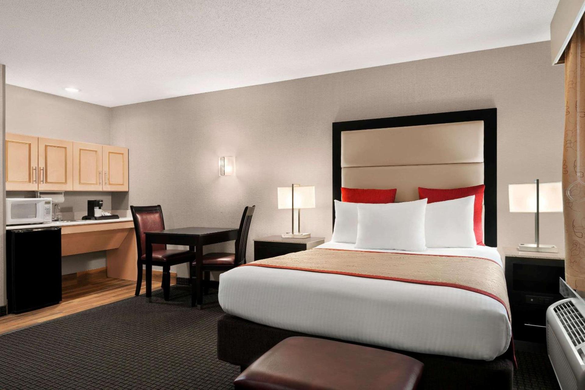 Lancaster Suites photo 28
