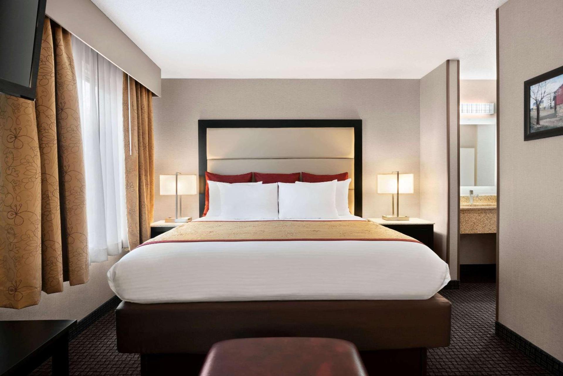 Lancaster Suites photo 27