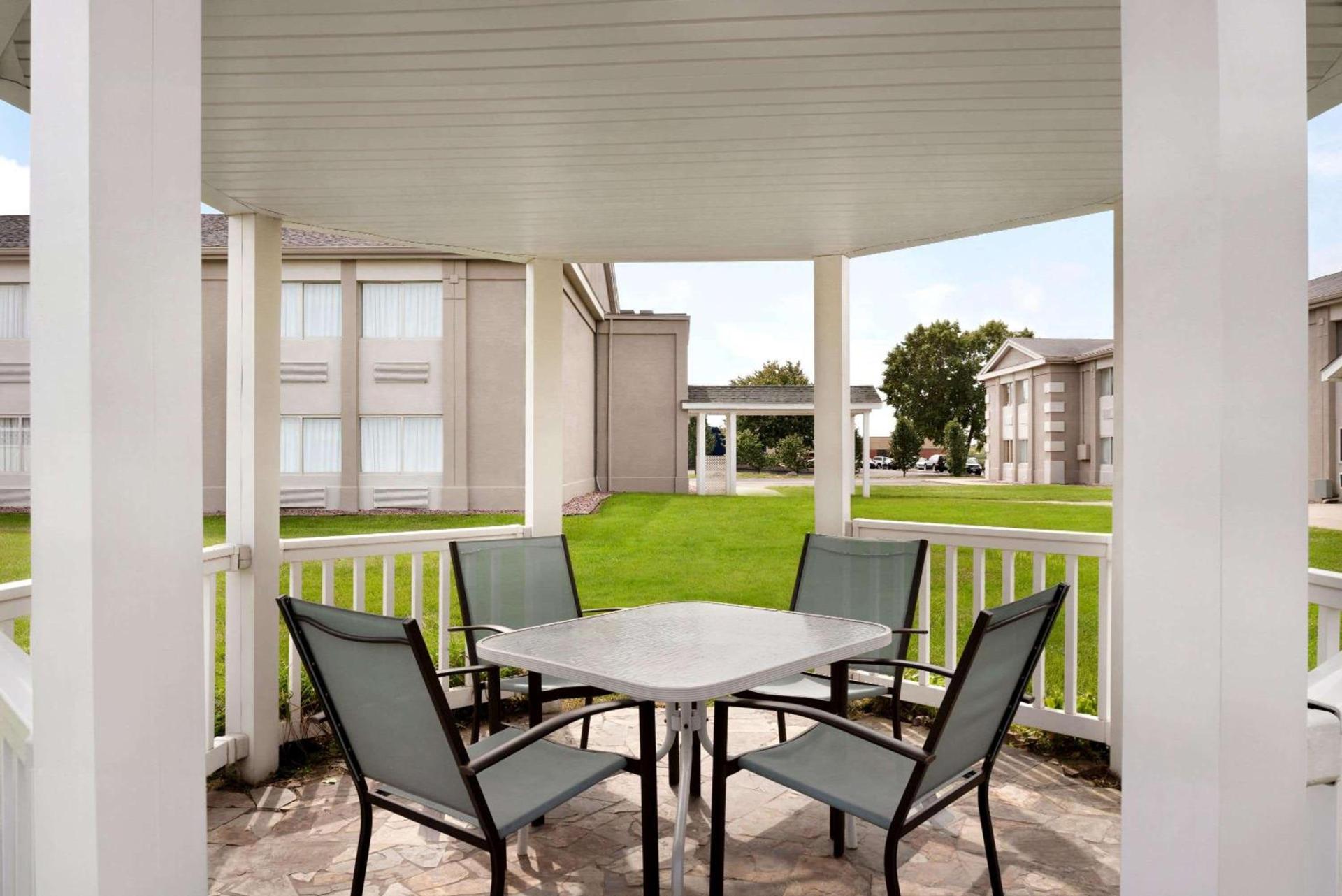 Baymont by Wyndham Des Moines North photo 21